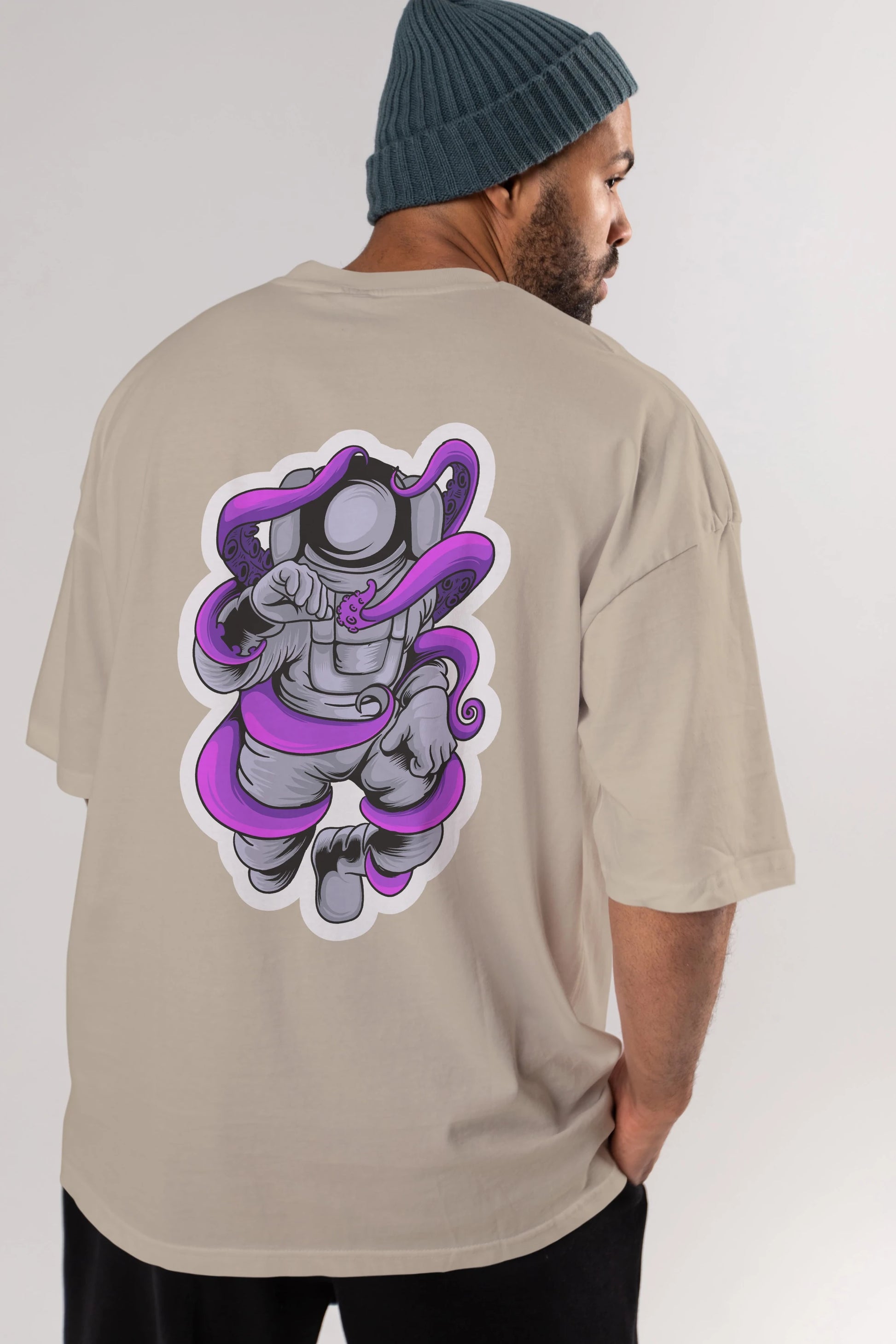 Astronaut fighting octopus sticker Arka Baskılı Oversize t-shirt Erkek Kadın Unisex