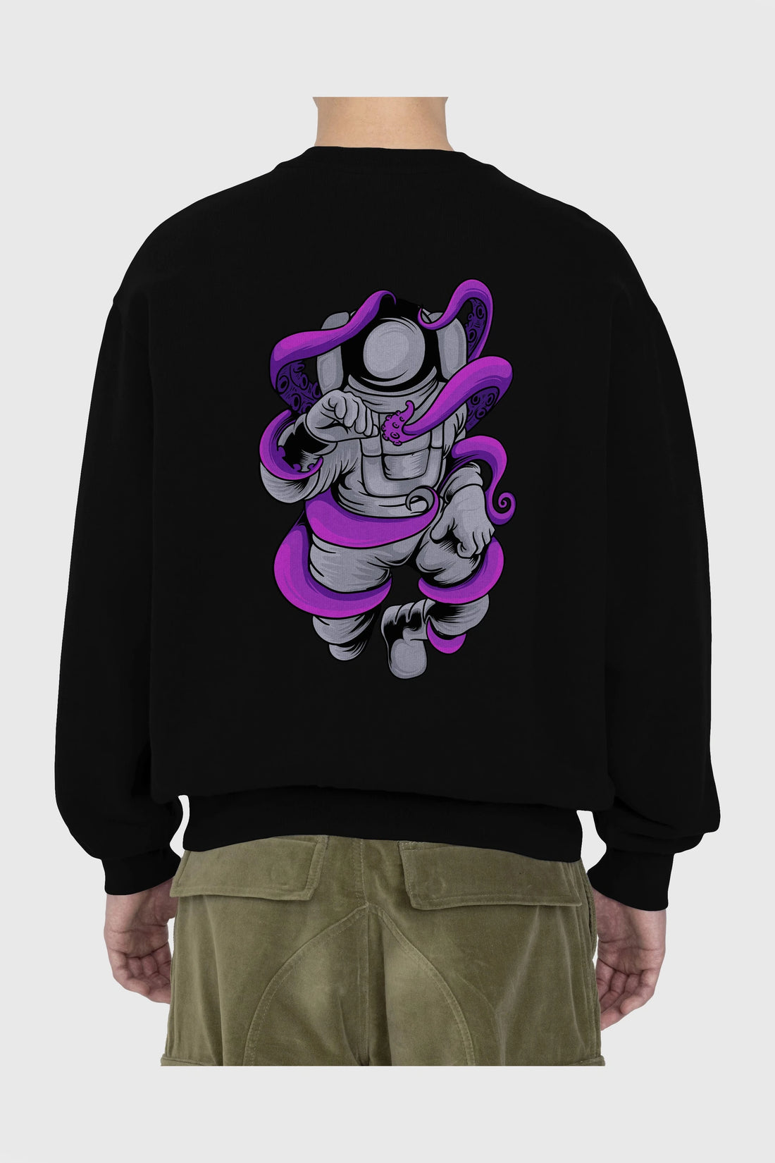 Astronaut fighting octopus Arka Baskılı Oversize Sweatshirt Erkek Kadın Unisex