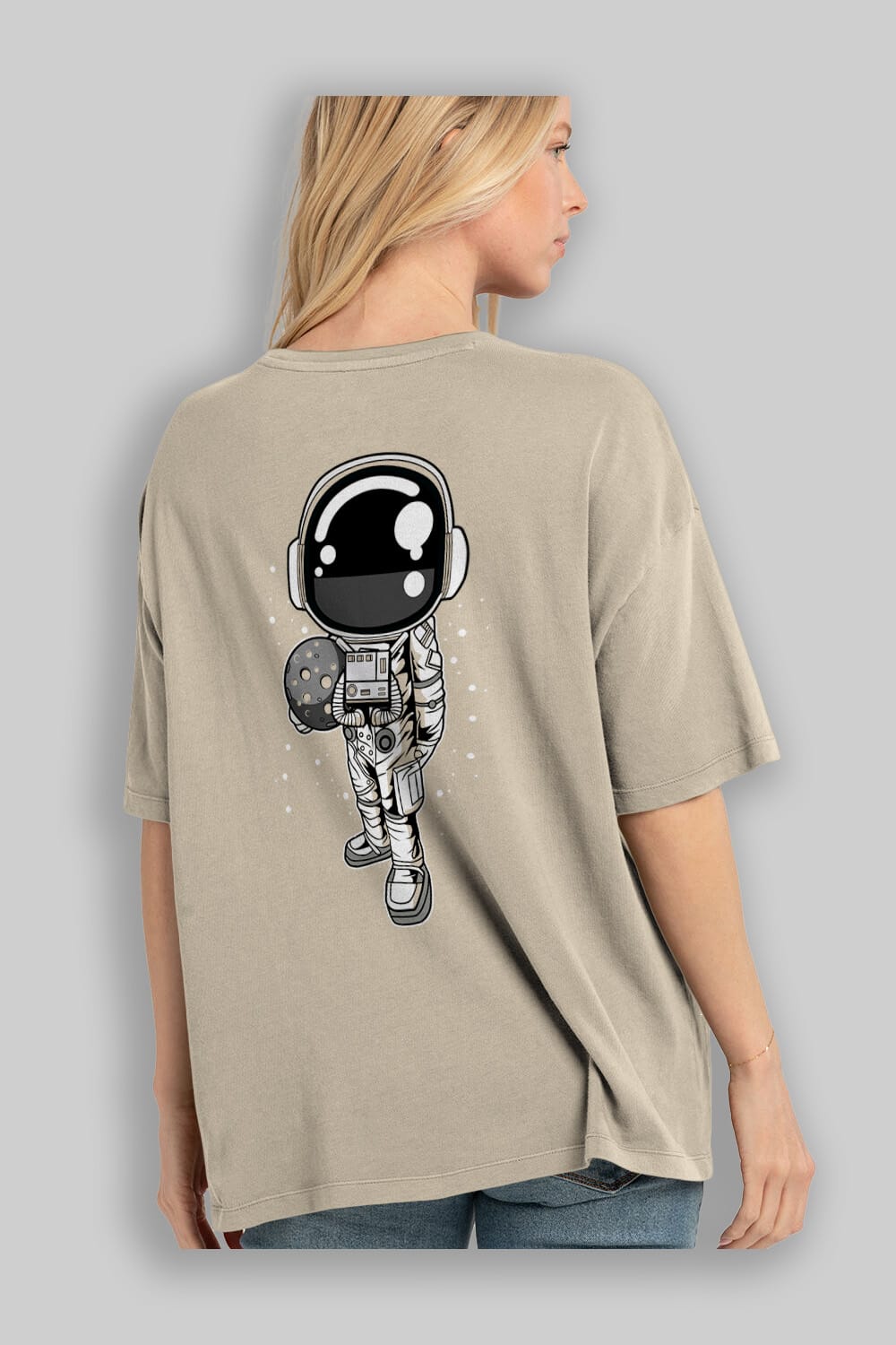 Astronaut Holding The Moon Arka Baskılı Oversize t-shirt Erkek Kadın Unisex