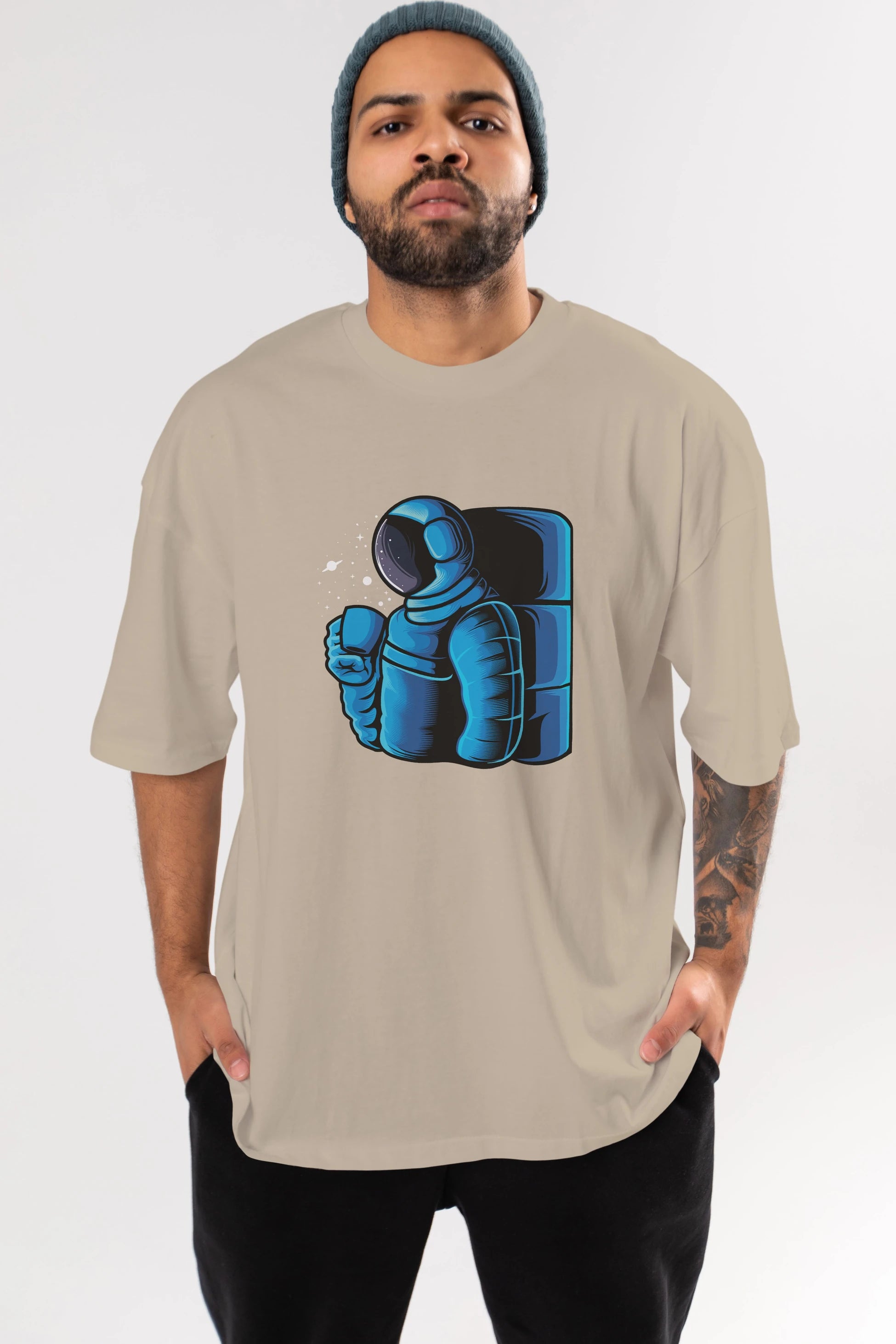 Drinking coffee in space Ön Baskılı Oversize t-shirt Erkek Kadın Unisex