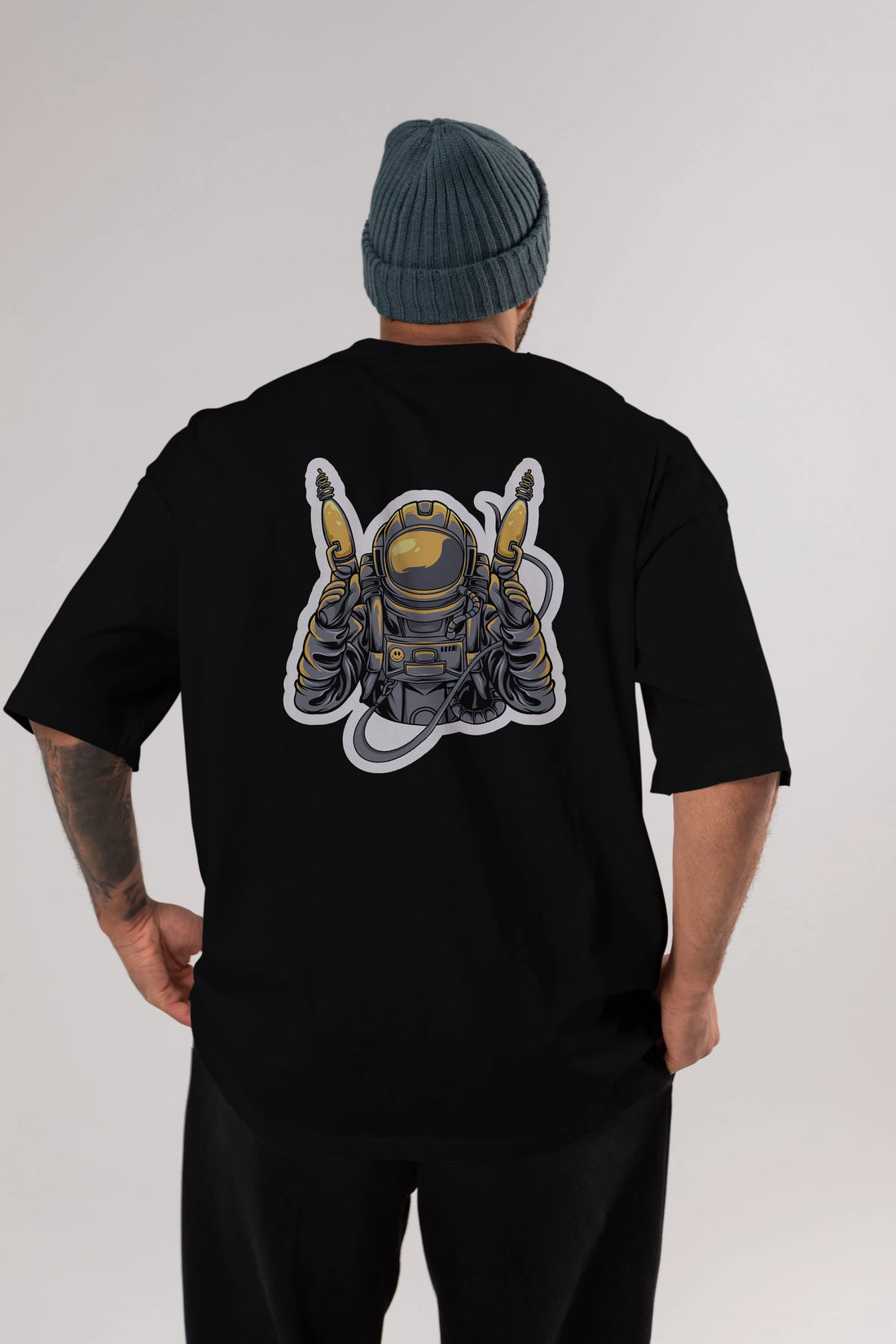 Alien Hunter Sticker Arka Baskılı Oversize t-shirt Erkek Kadın Unisex