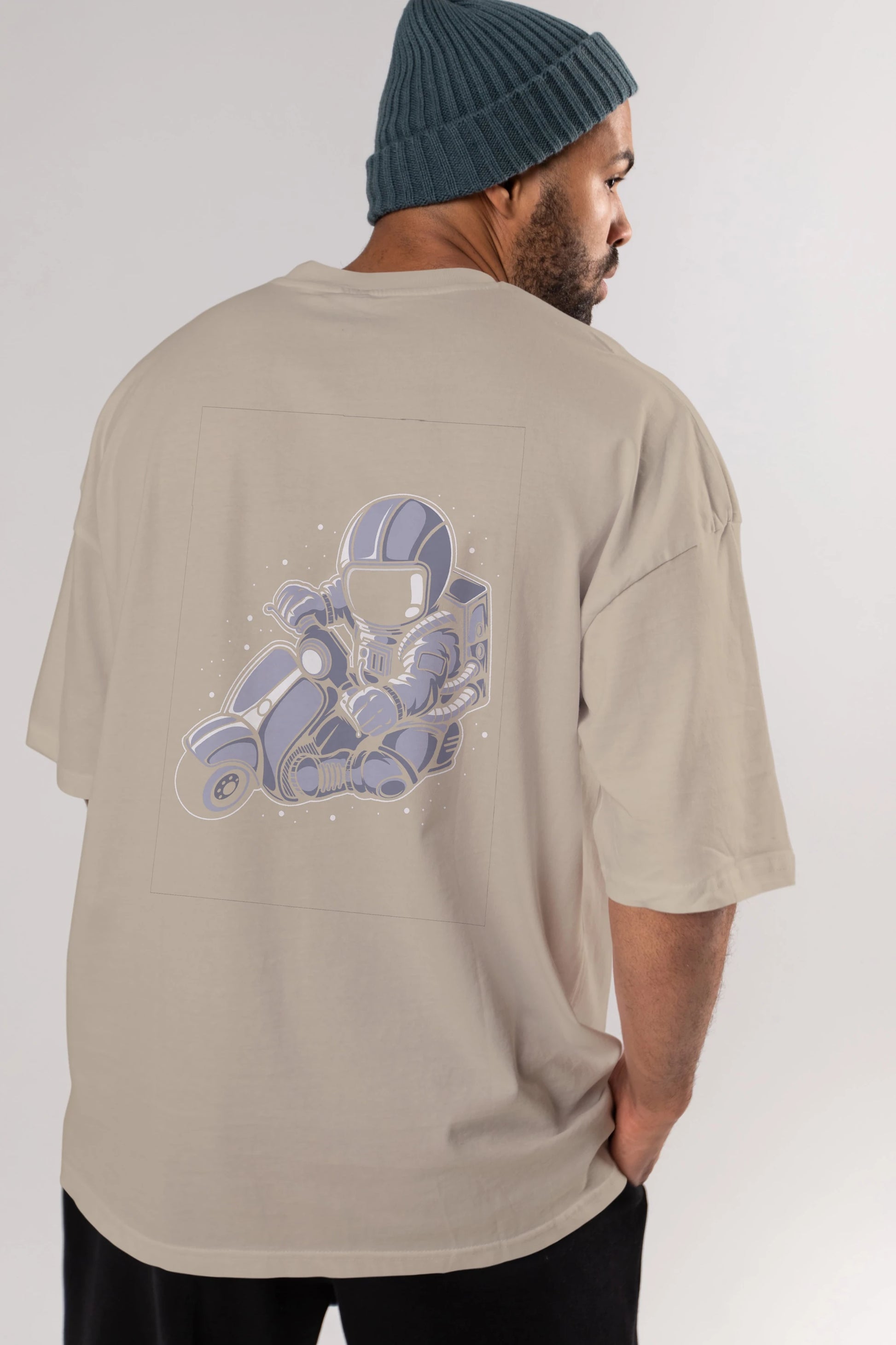 Astronaut Scooter (2) Arka Baskılı Oversize t-shirt Erkek Kadın Unisex