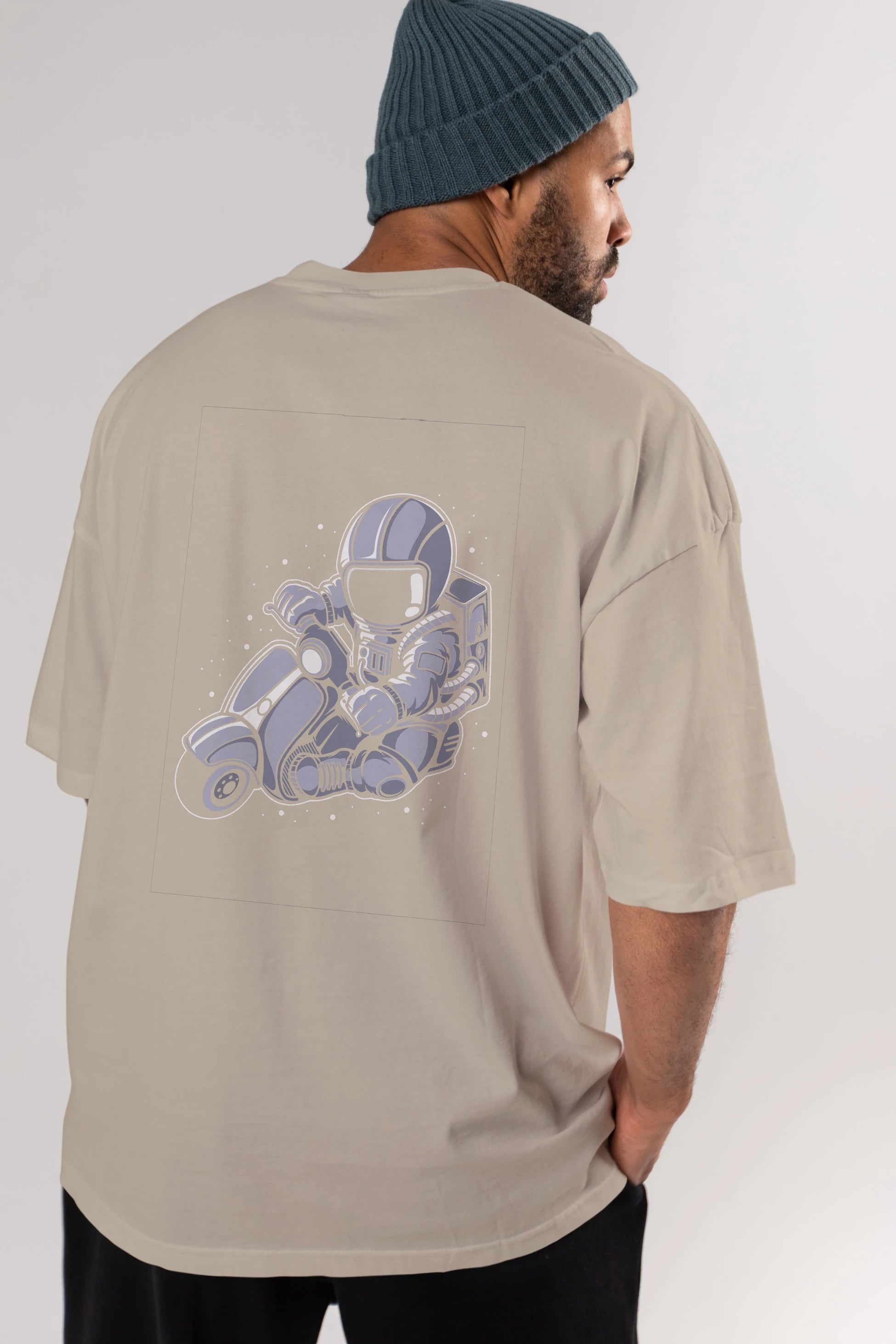 Astronaut Scooter (2) Arka Baskılı Oversize t-shirt Erkek Kadın Unisex