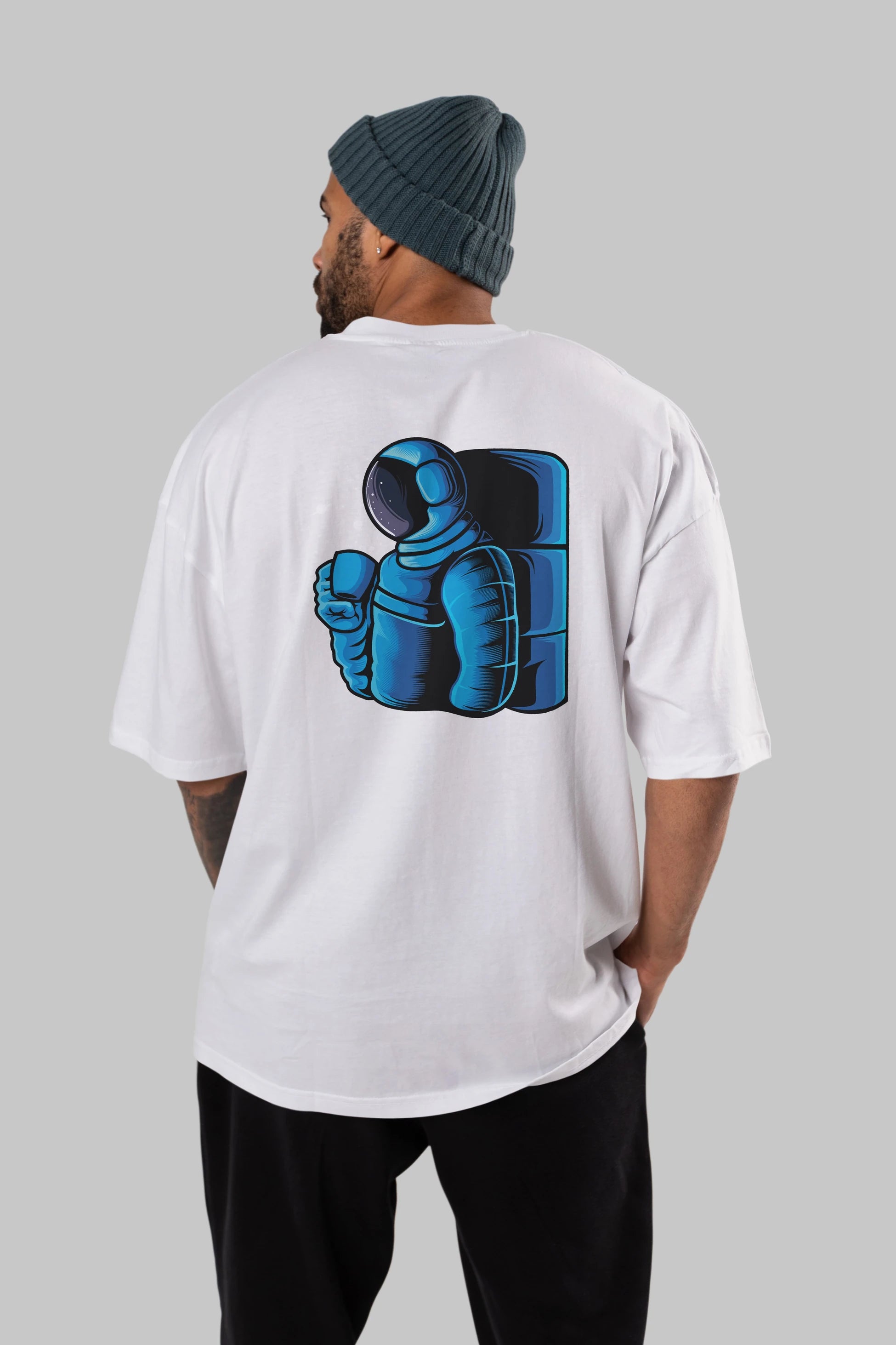 Drinking coffee in space Arka Baskılı Oversize t-shirt Erkek Kadın Unisex