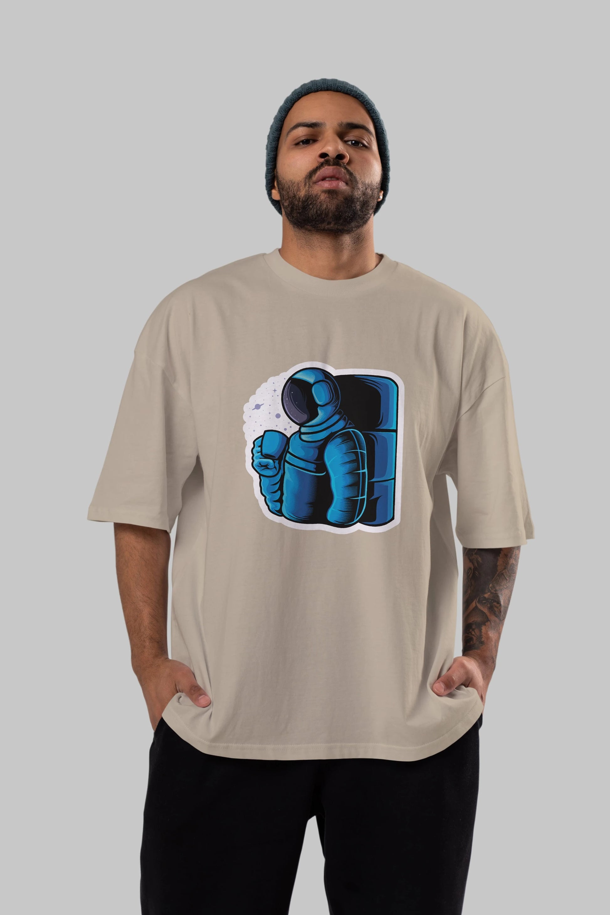 Drinking coffee in space sticker Ön Baskılı Oversize t-shirt Erkek Kadın Unisex