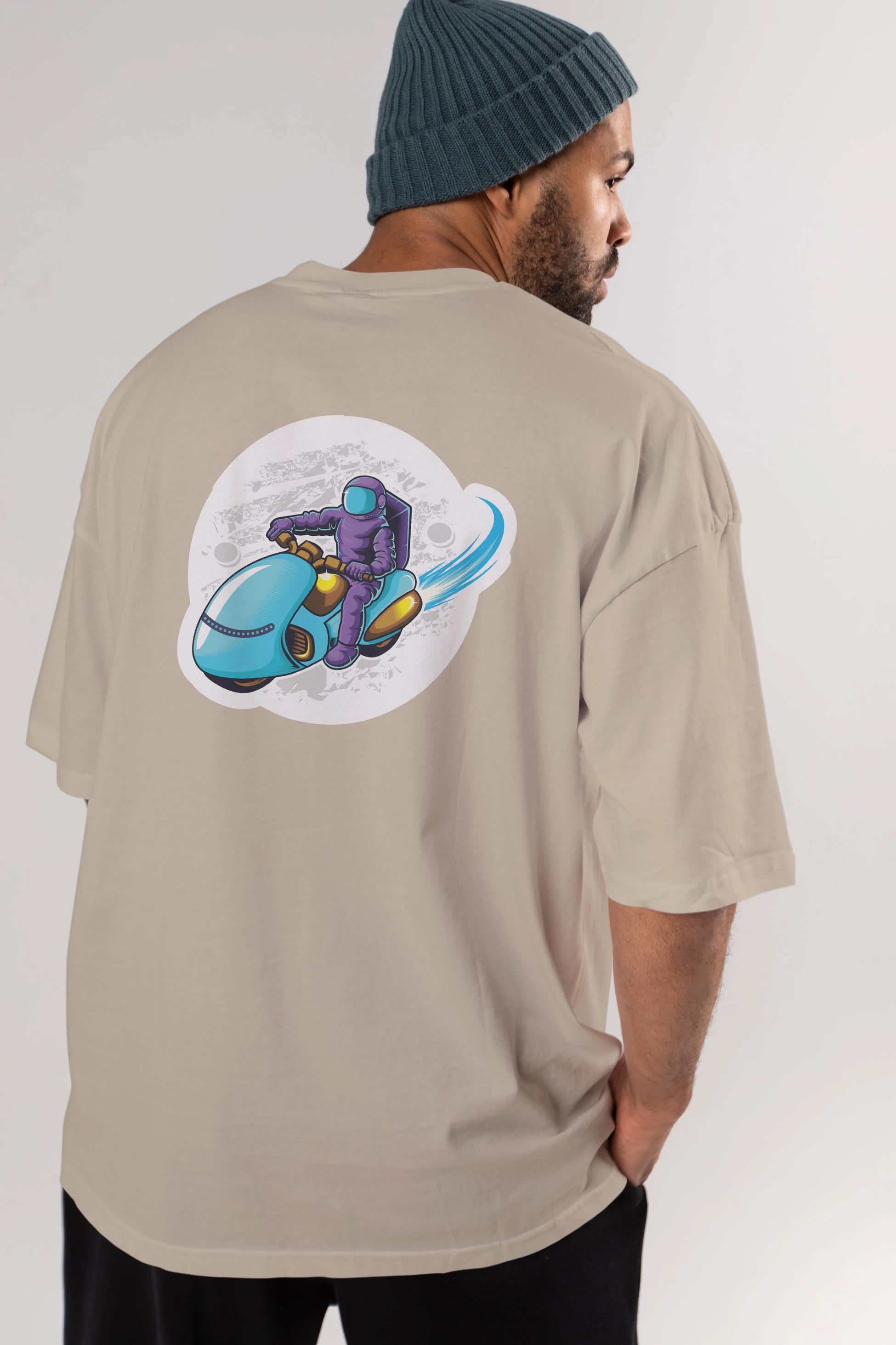 Astrorider in Space Sticker Arka Baskılı Oversize t-shirt Erkek Kadın Unisex