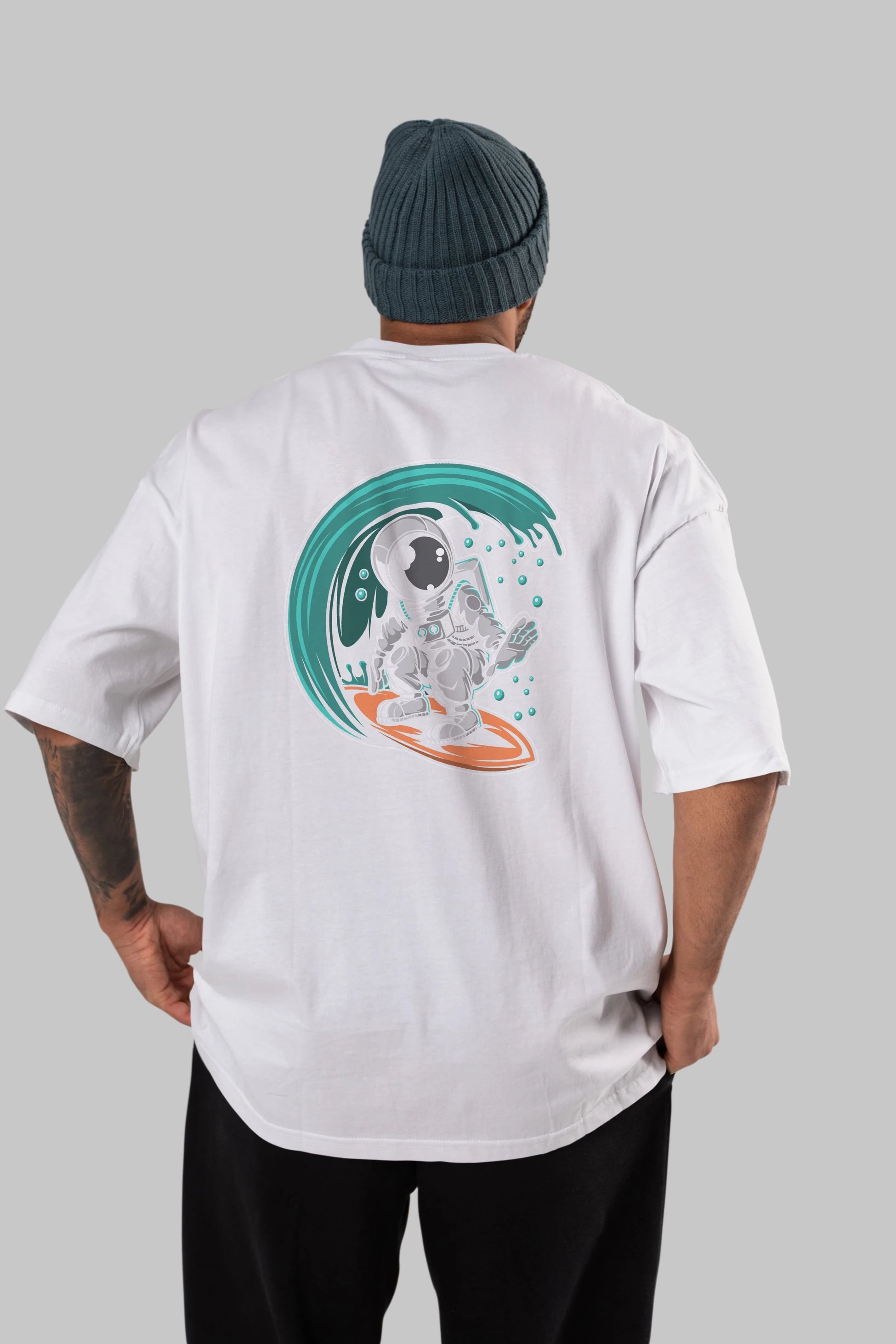 Astronaut Surfing Arka Baskılı Oversize t-shirt Erkek Kadın Unisex