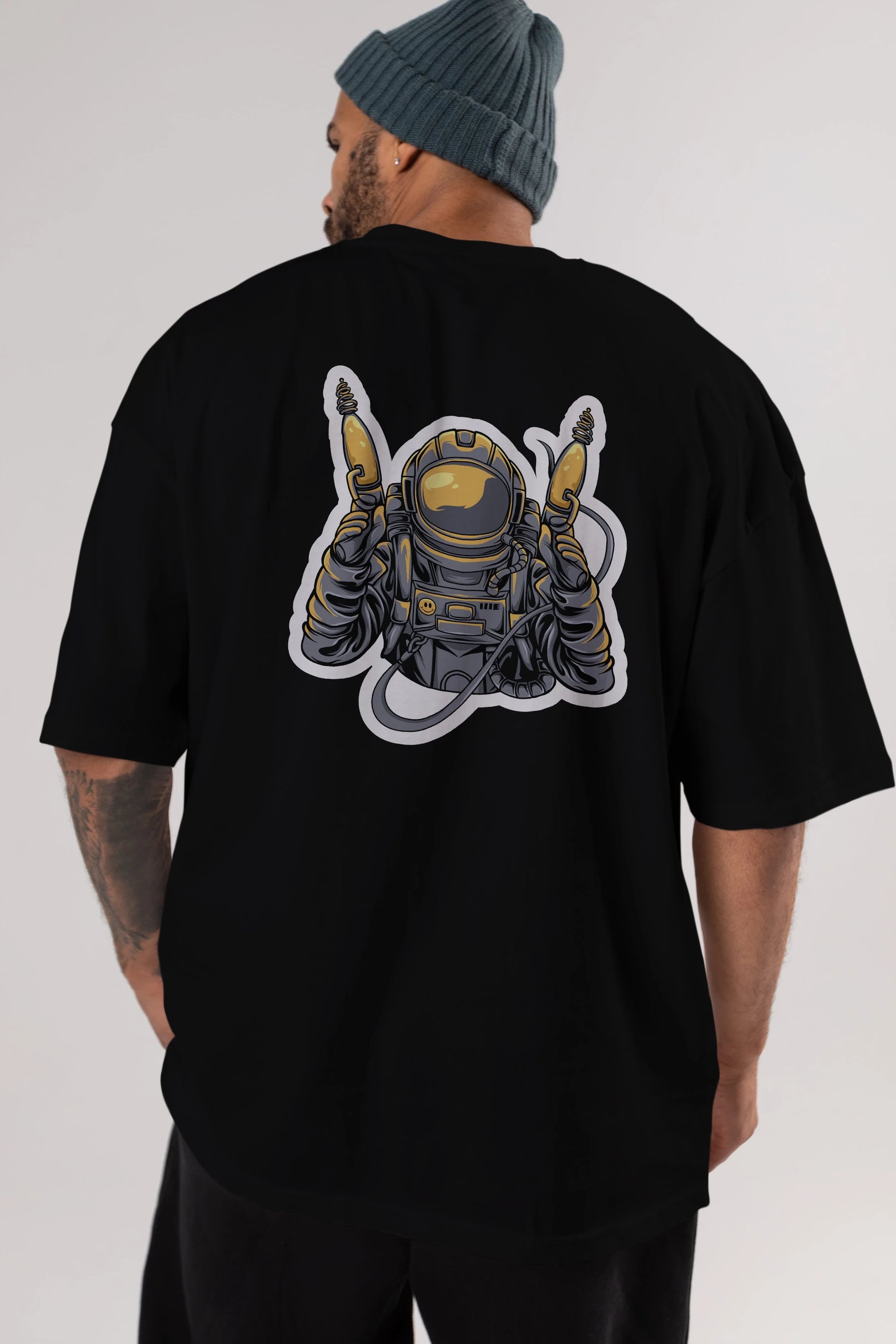 Alien Hunter Sticker Arka Baskılı Oversize t-shirt Erkek Kadın Unisex