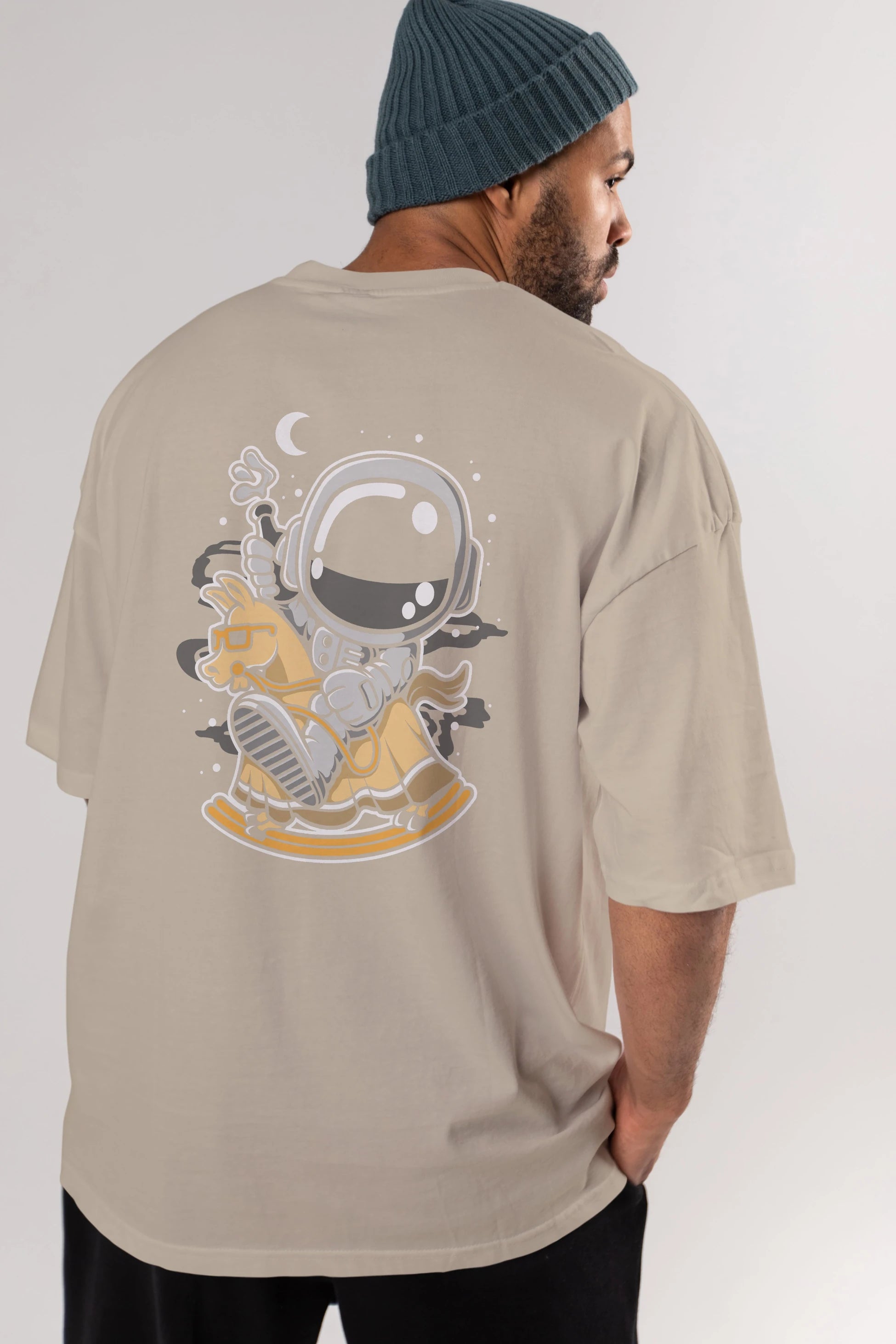 Astronaut RidingToy Horse Arka Baskılı Oversize t-shirt Erkek Kadın Unisex