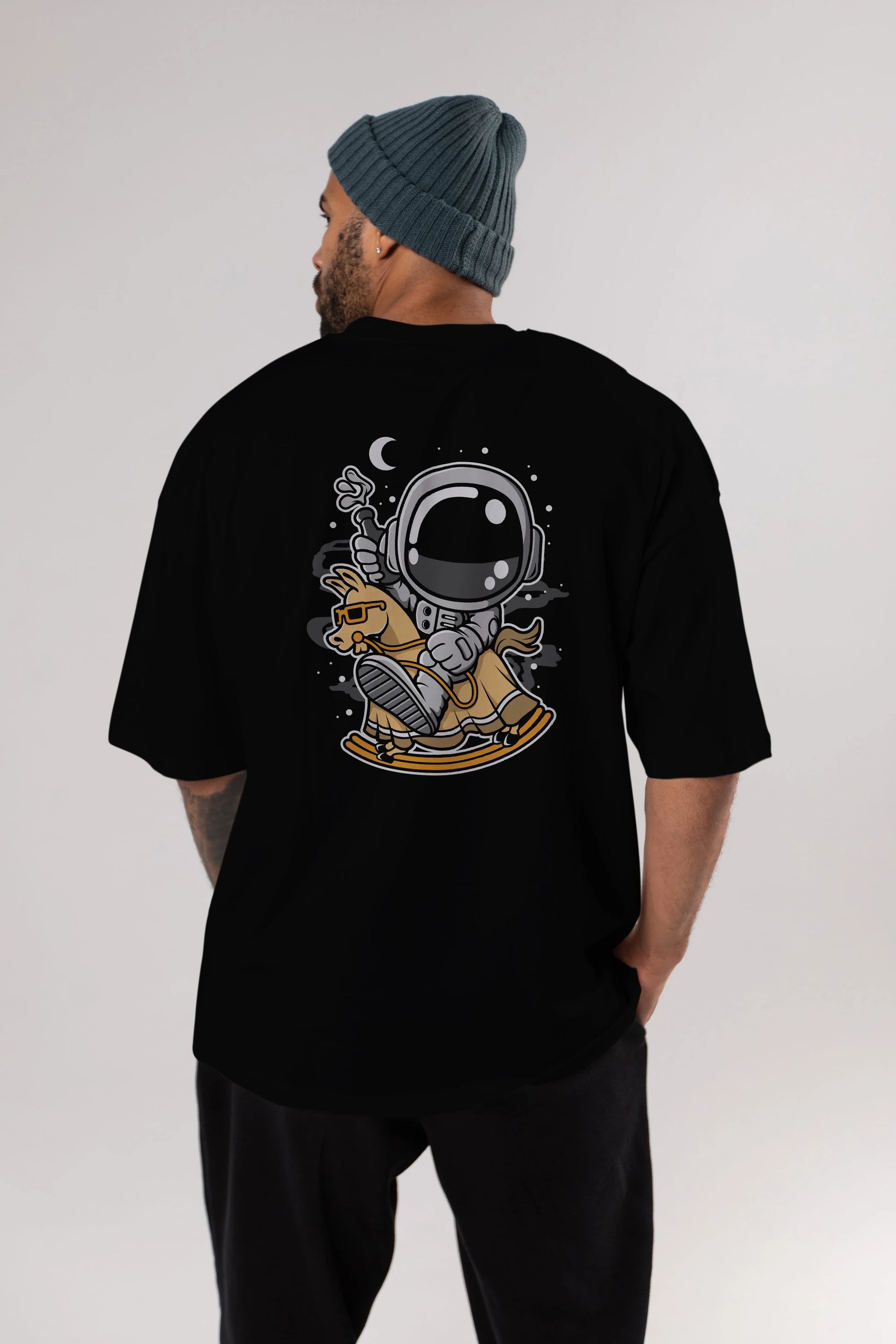Astronaut RidingToy Horse Arka Baskılı Oversize t-shirt Erkek Kadın Unisex