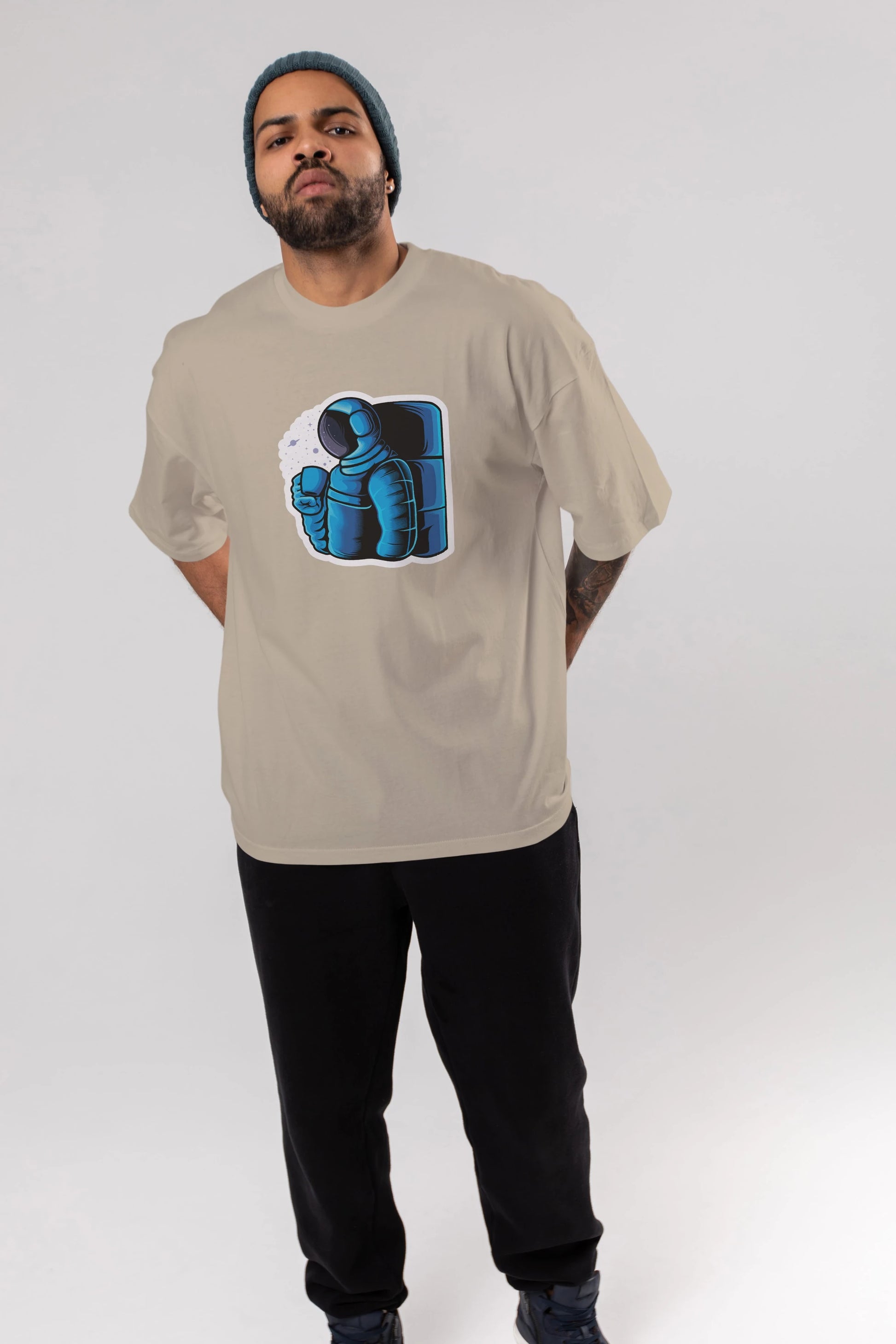Drinking coffee in space sticker Ön Baskılı Oversize t-shirt Erkek Kadın Unisex