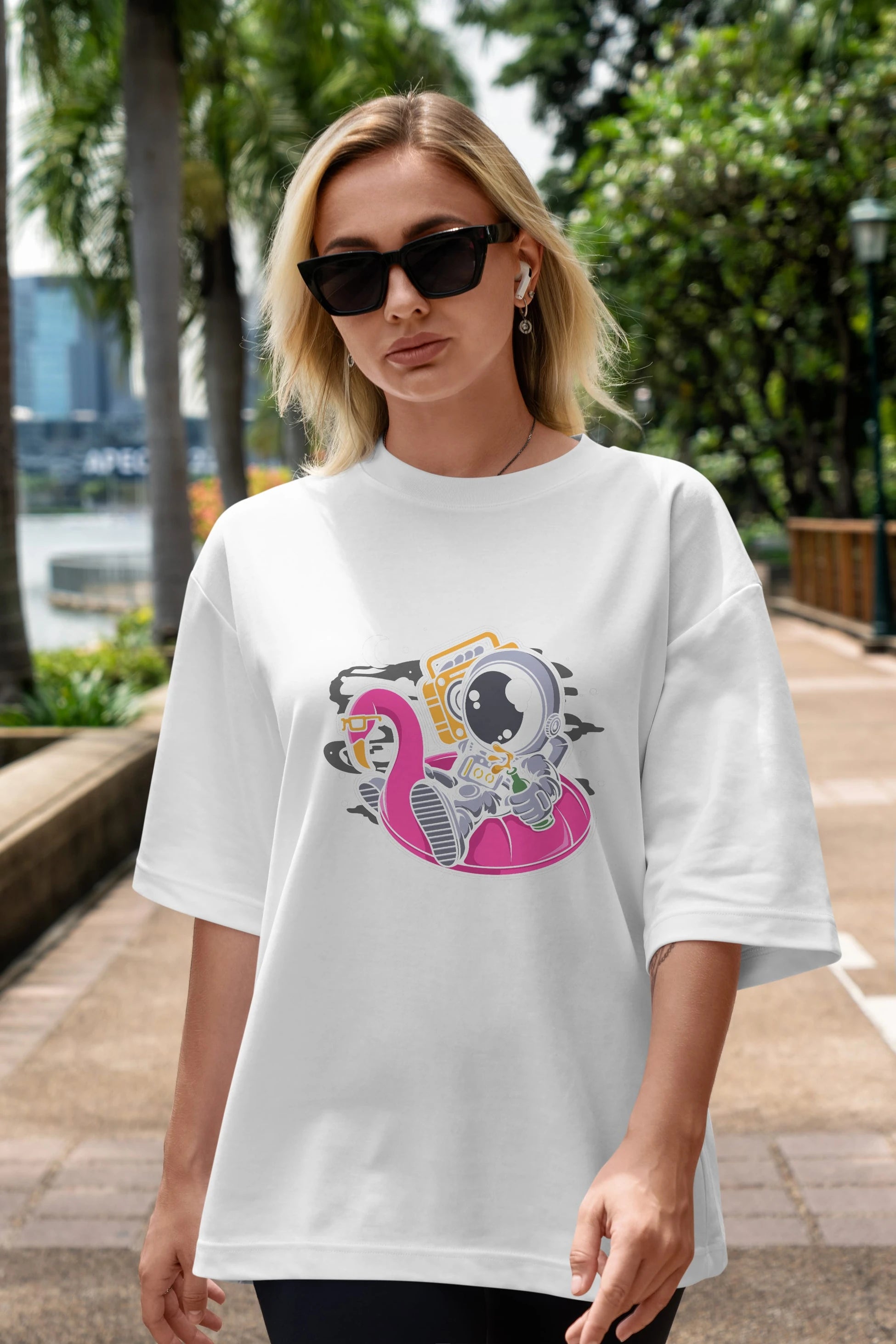 Astronaut Floaties Ballon Ön Baskılı Oversize t-shirt Erkek Kadın Unisex