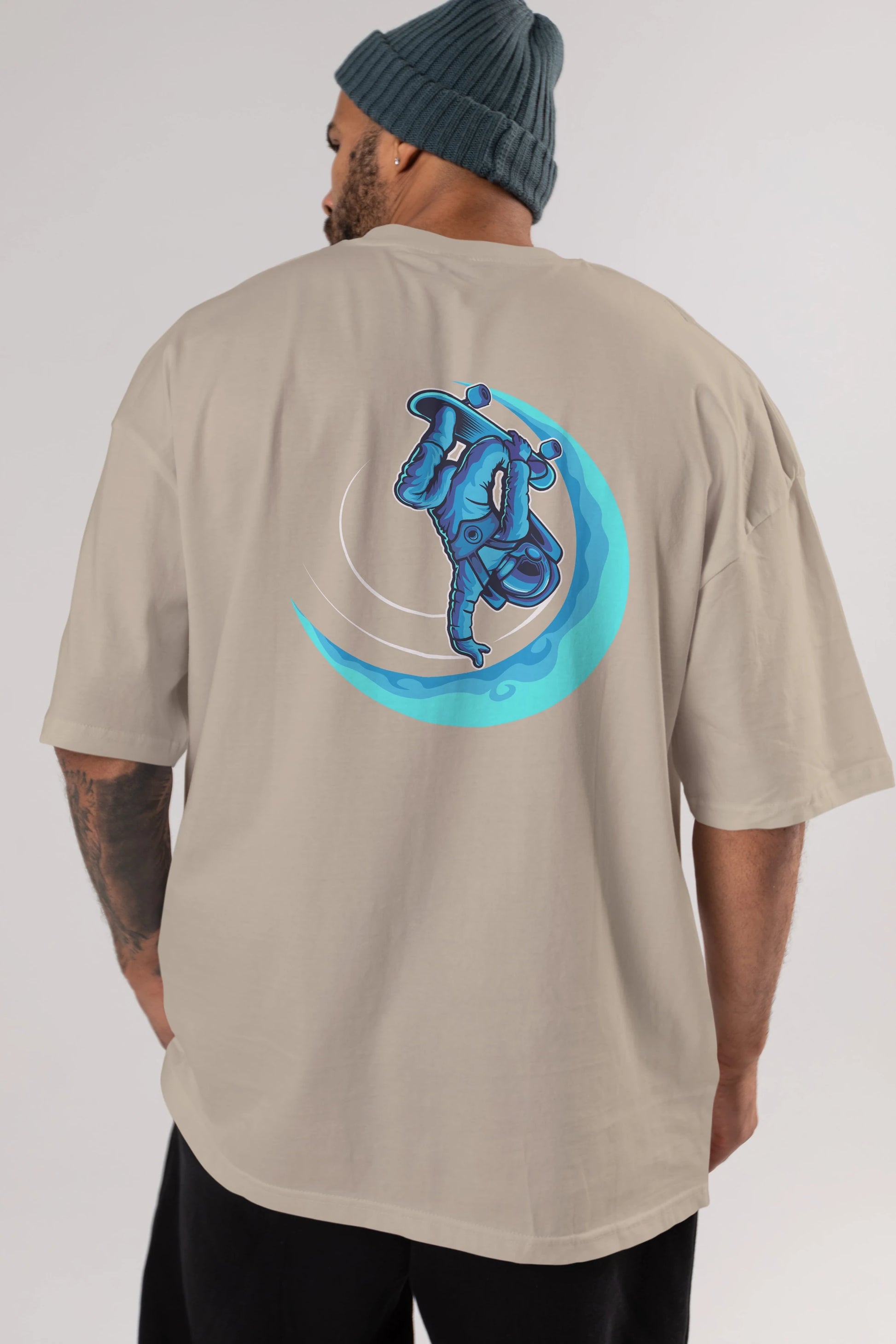 Skating on the moon Arka Baskılı Oversize t-shirt Erkek Kadın Unisex