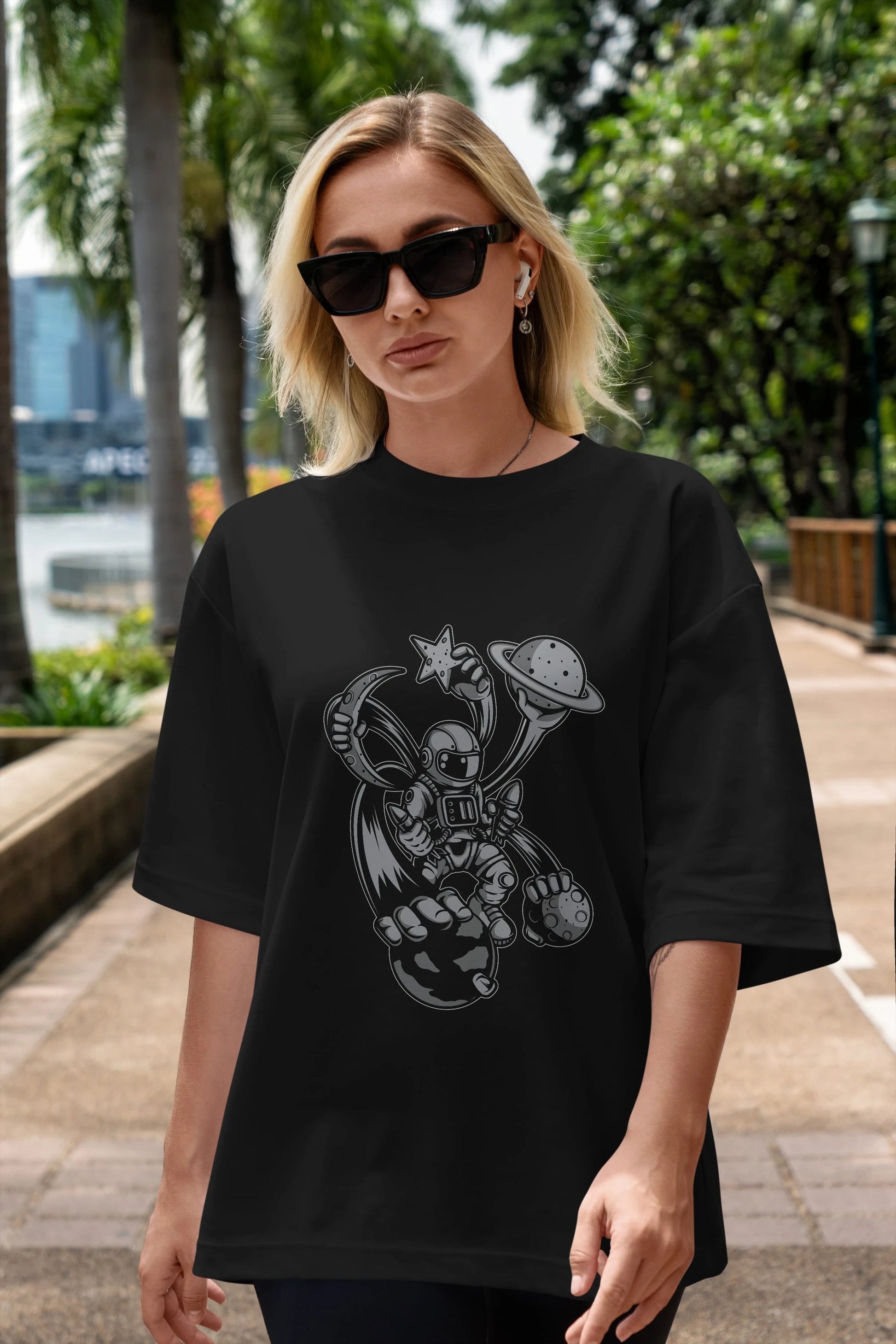 Astronaut Multiple Hands Ön Baskılı Oversize t-shirt Erkek Kadın Unisex