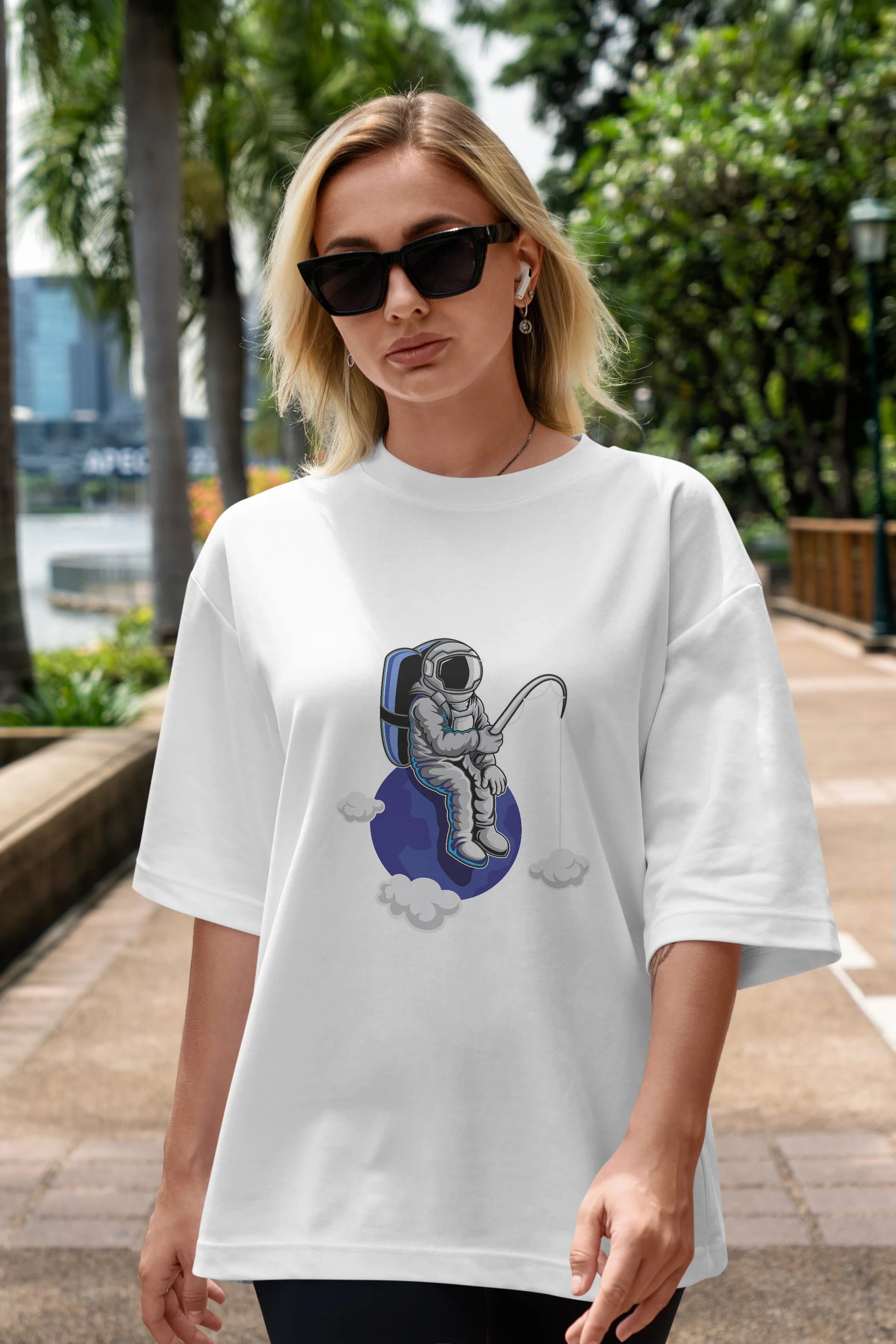 Astronaut Fishing Sticker Ön Baskılı Oversize t-shirt Erkek Kadın Unisex