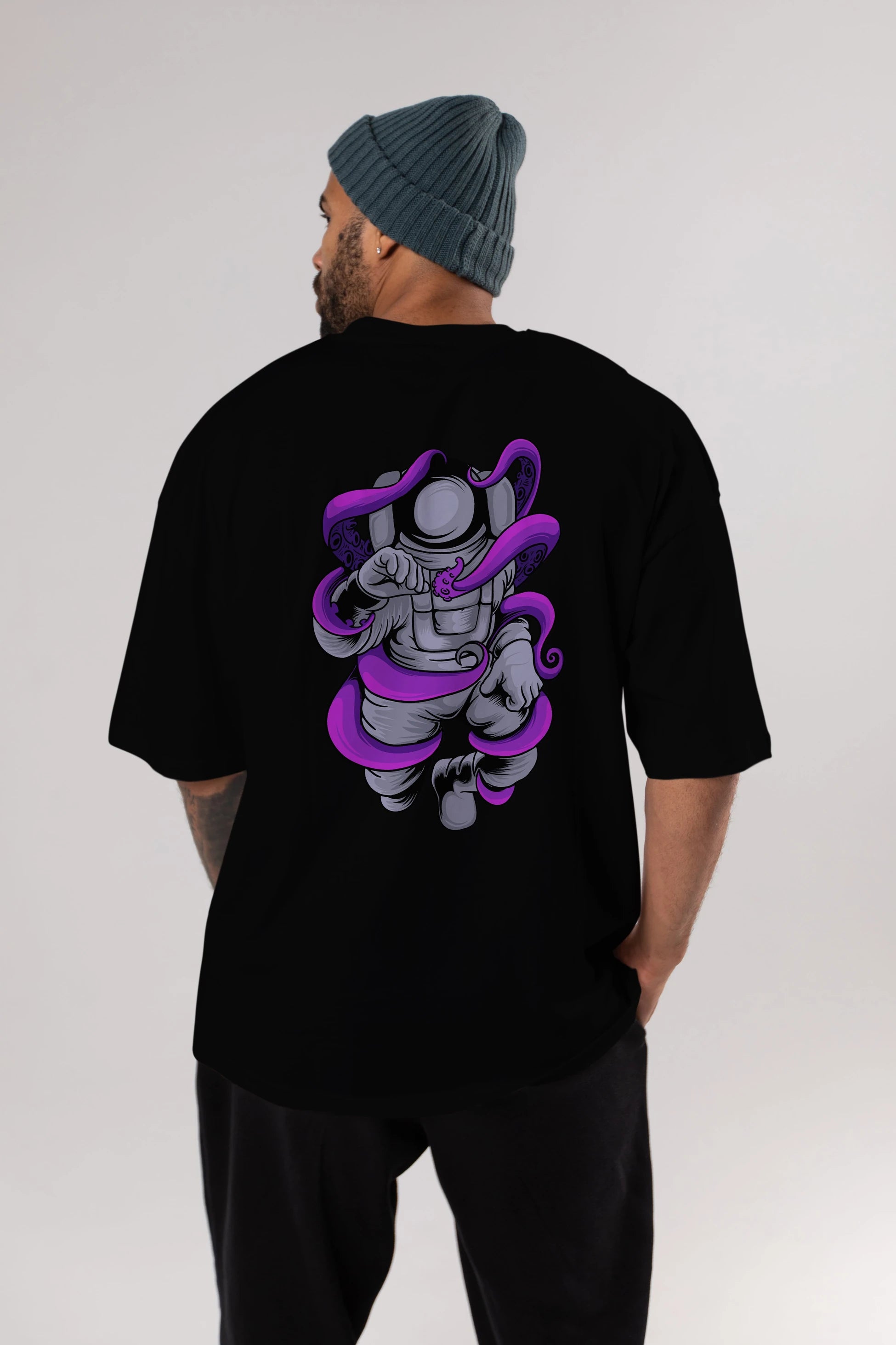 Astronaut fighting octopus Arka Baskılı Oversize t-shirt Erkek Kadın Unisex
