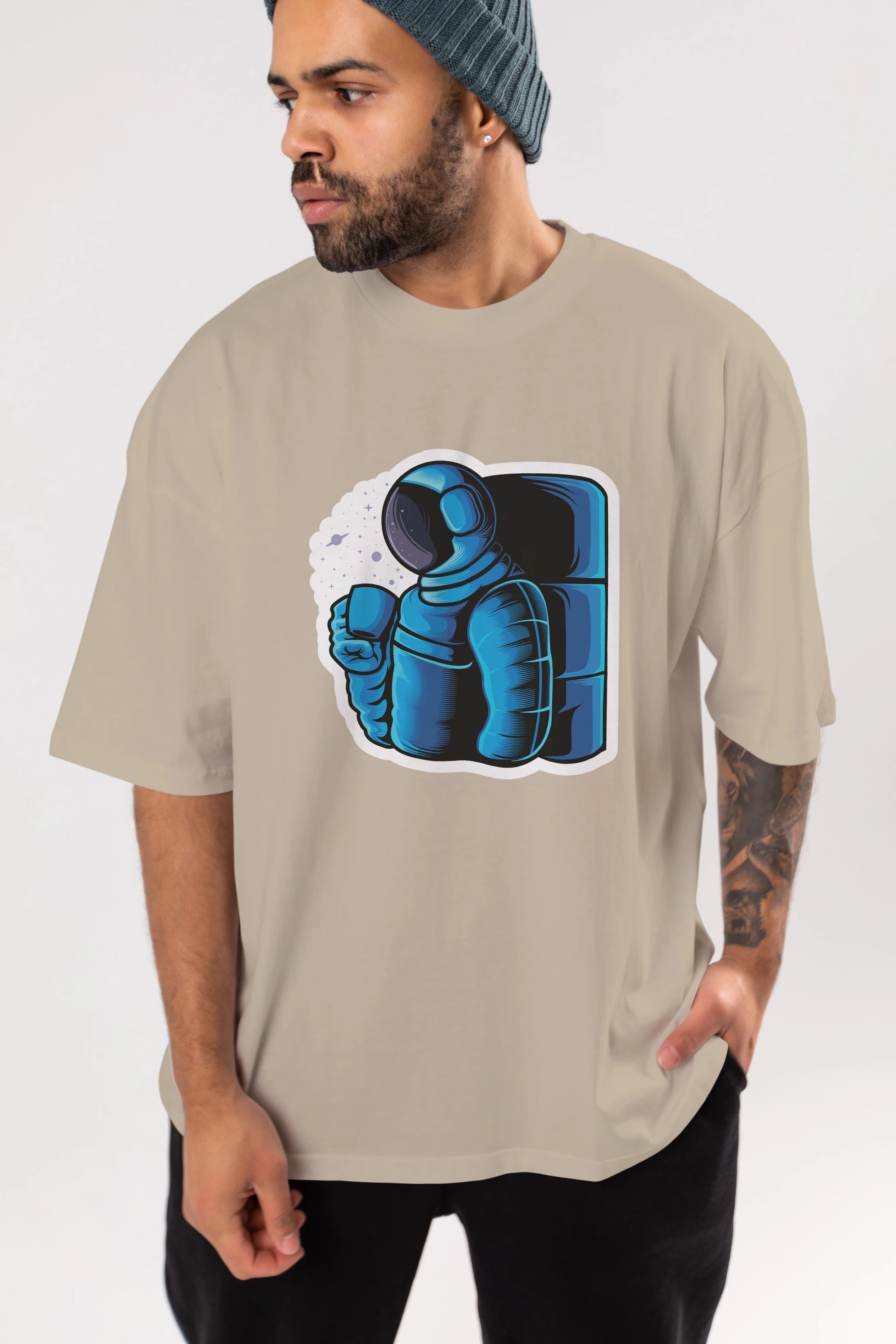 Drinking coffee in space sticker Ön Baskılı Oversize t-shirt Erkek Kadın Unisex
