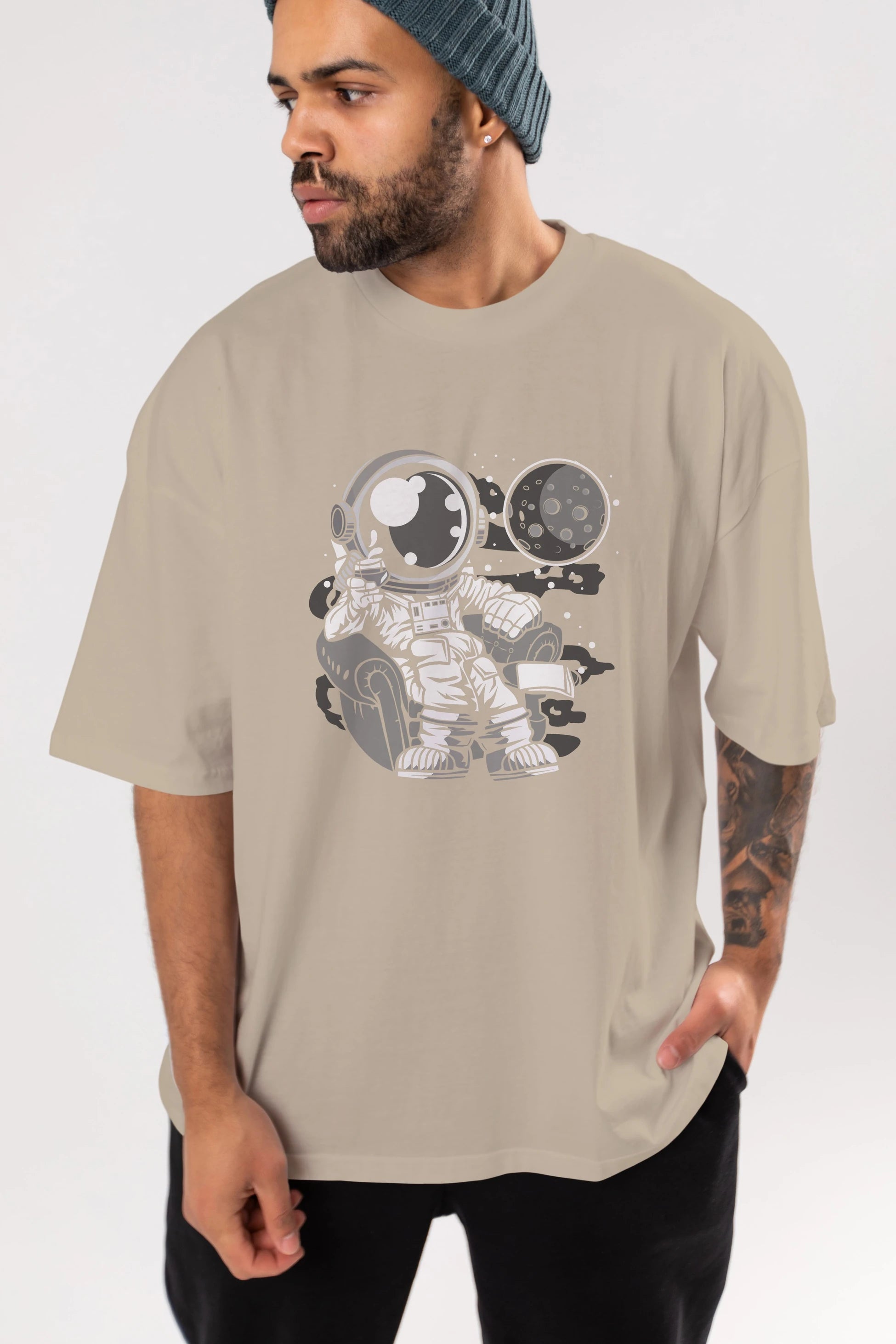 Astronaut Drinking And Relax Ön Baskılı Oversize t-shirt Erkek Kadın Unisex