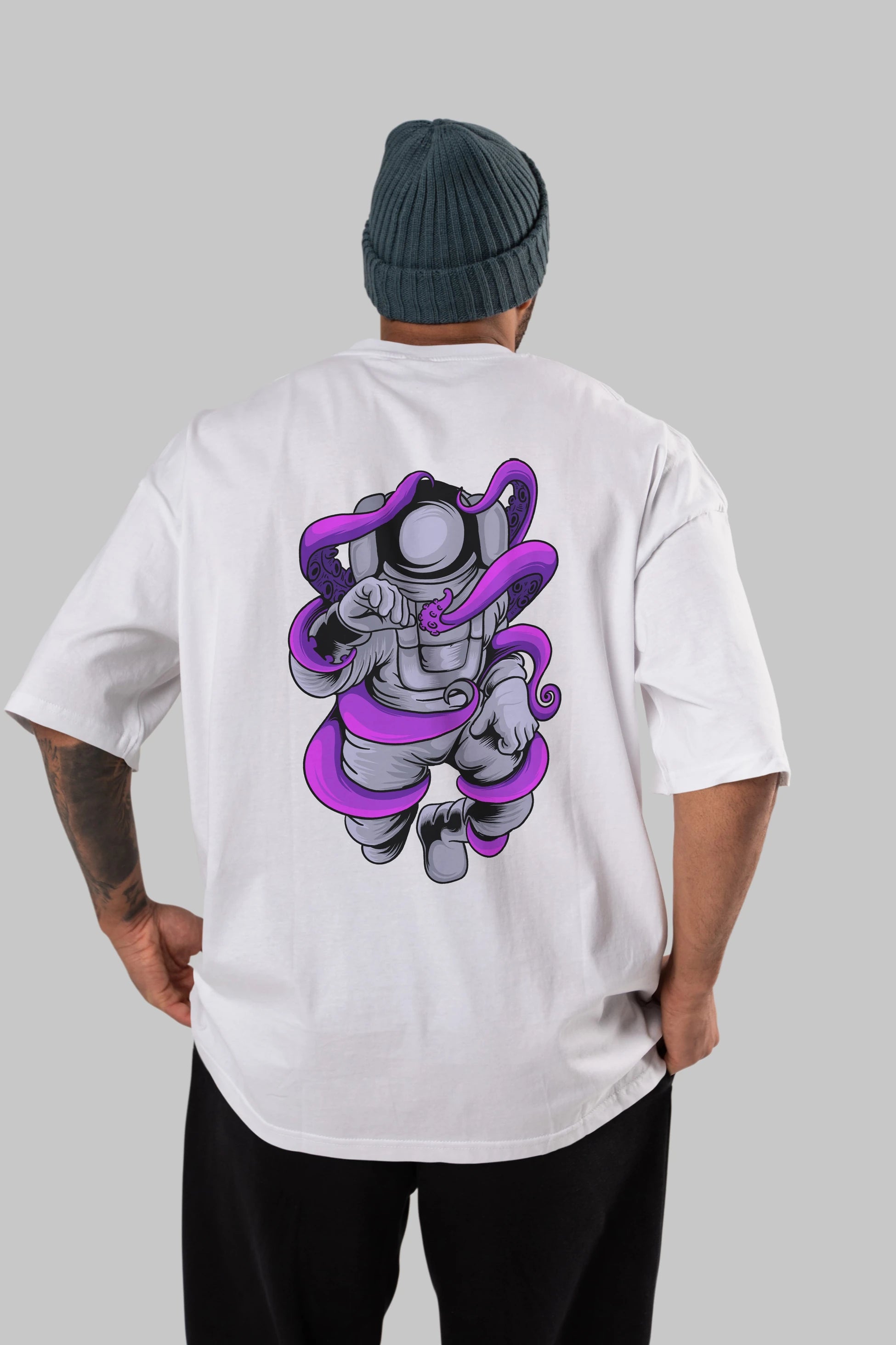 Astronaut fighting octopus Arka Baskılı Oversize t-shirt Erkek Kadın Unisex