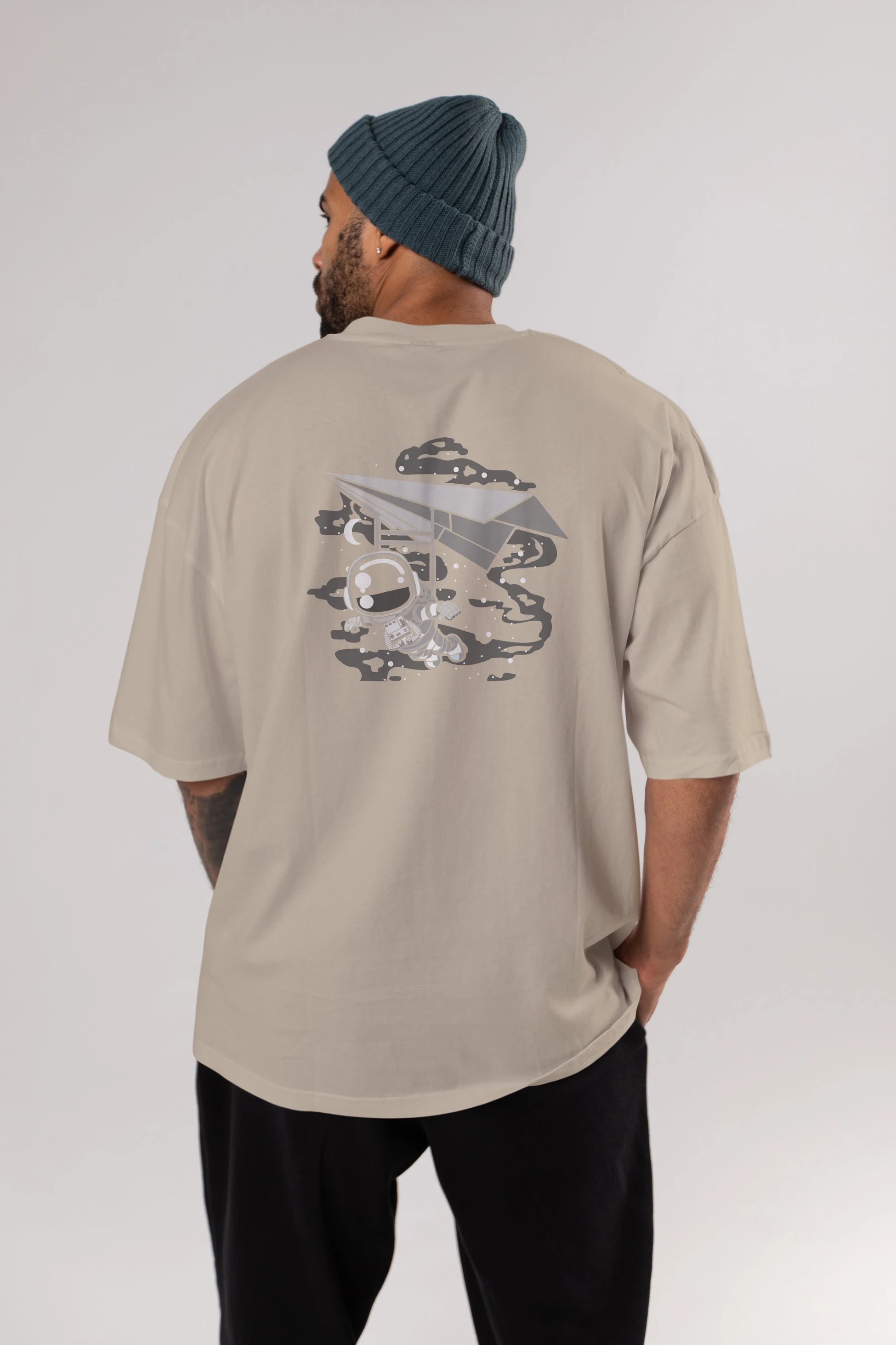 Astronaut Flying Arka Baskılı Oversize t-shirt Erkek Kadın Unisex