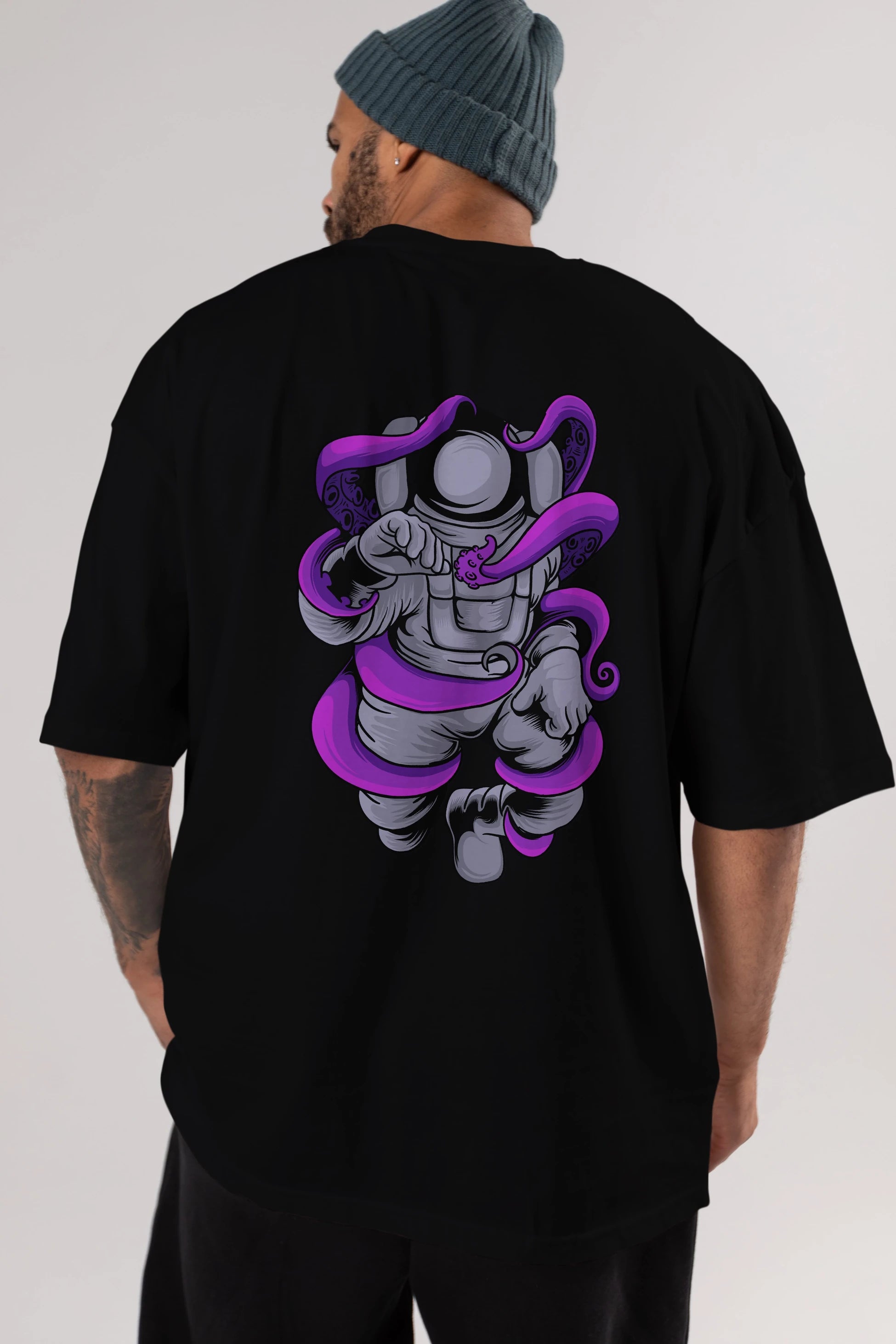 Astronaut fighting octopus Arka Baskılı Oversize t-shirt Erkek Kadın Unisex