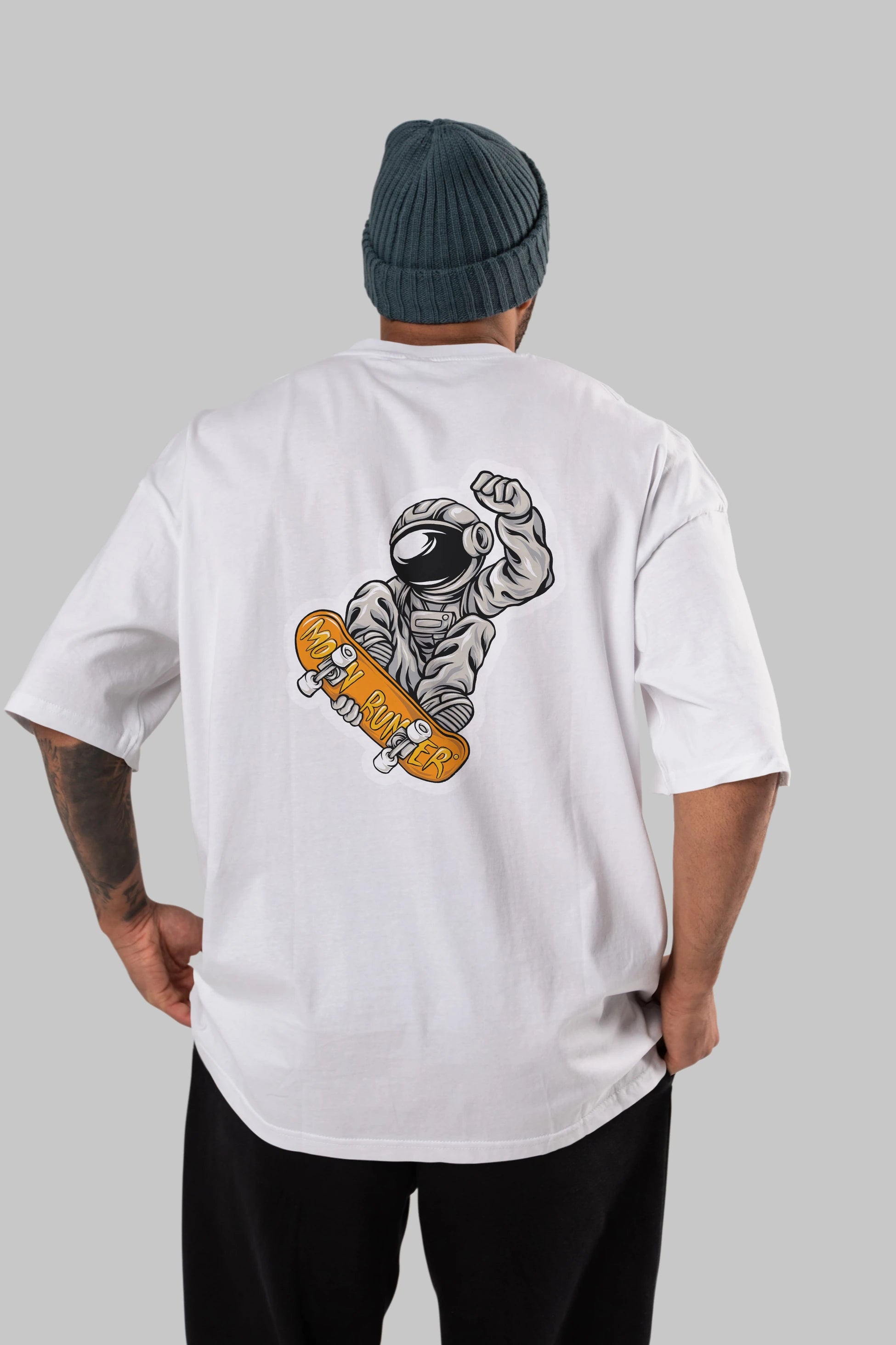 Moon Runner Sticker Arka Baskılı Oversize t-shirt Erkek Kadın Unisex
