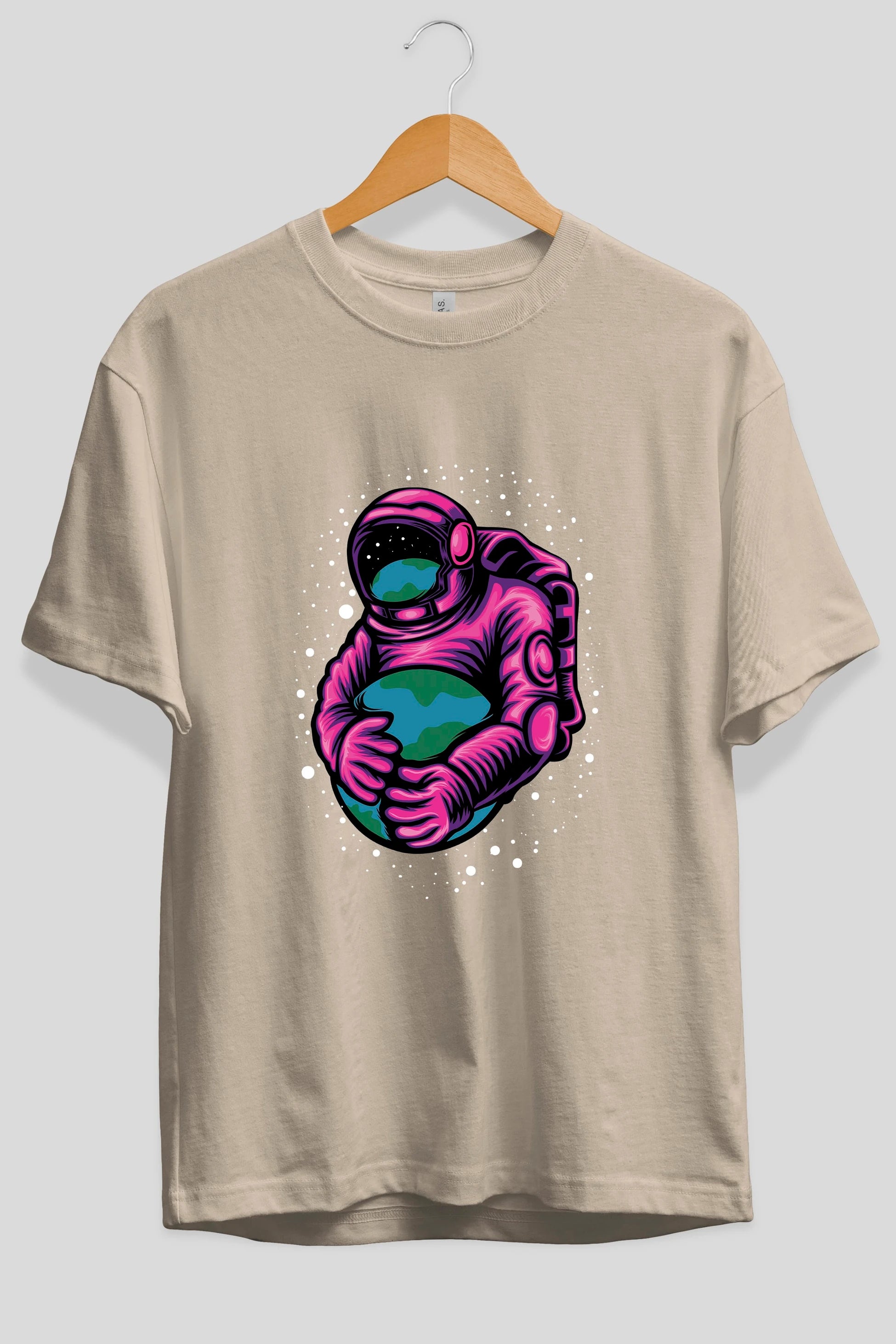 Astronaut Holding Up The Earth Ön Baskılı Oversize t-shirt Erkek Kadın Unisex