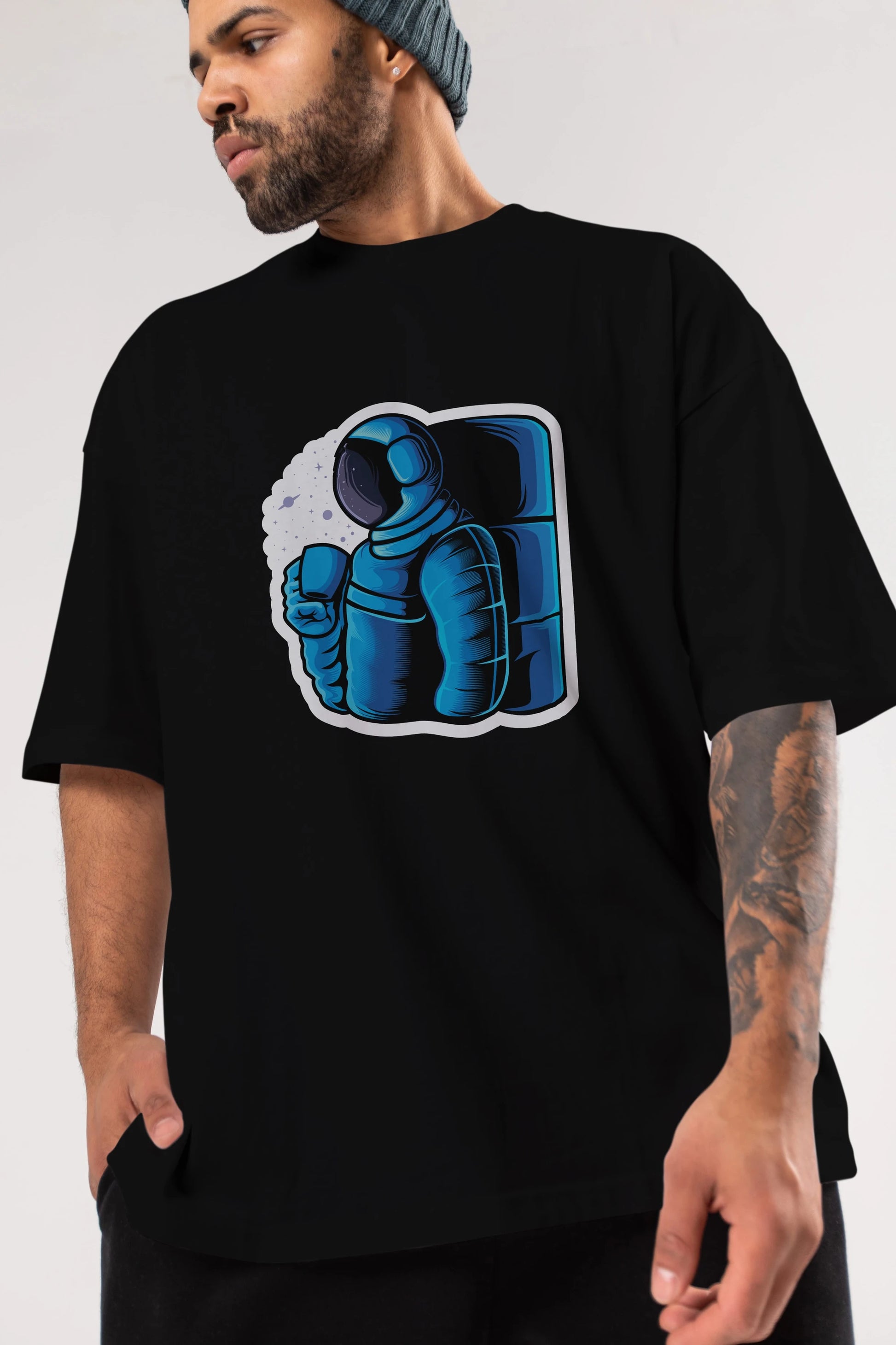 Drinking coffee in space sticker Ön Baskılı Oversize t-shirt Erkek Kadın Unisex