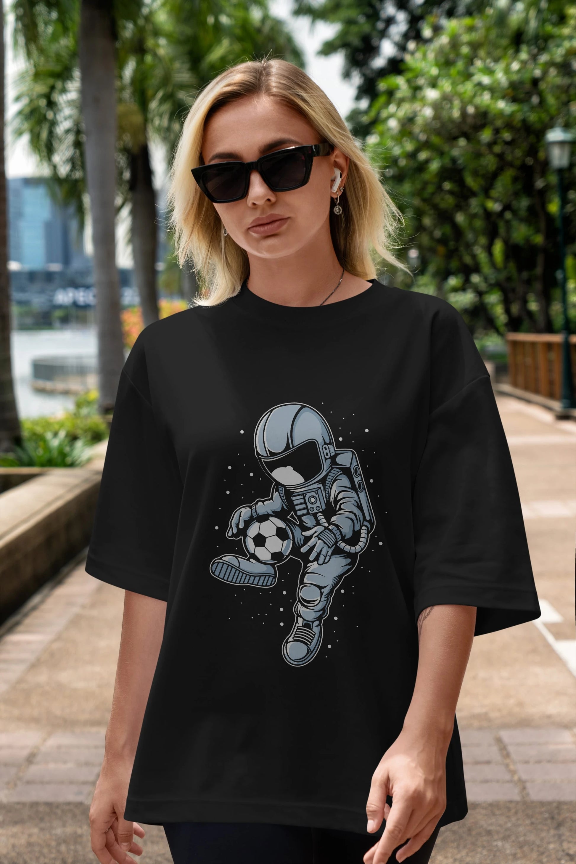 Astronaut Soccer Player Ön Baskılı Oversize t-shirt Erkek Kadın Unisex