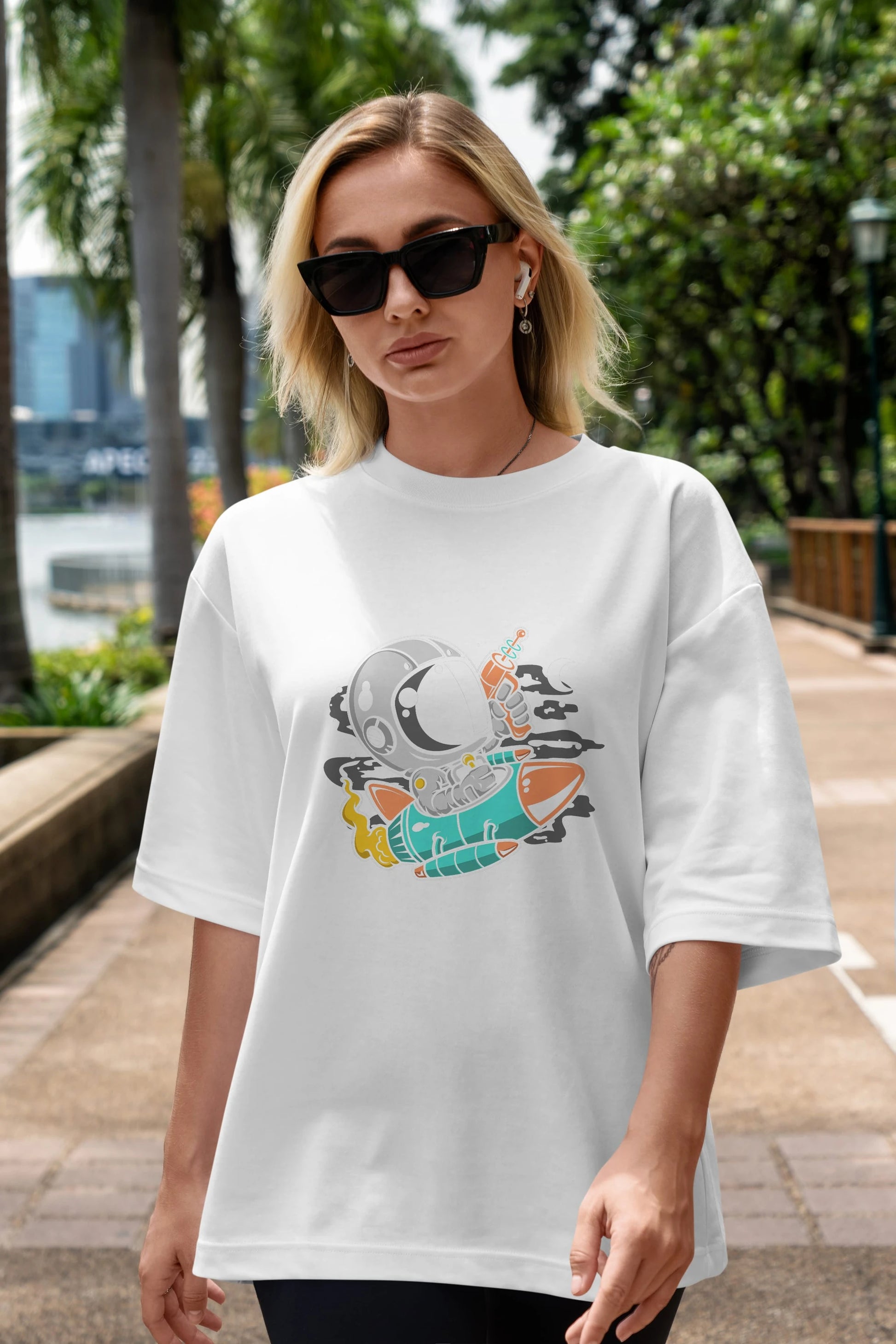 Astronaut Riding Rocket Ön Baskılı Oversize t-shirt Erkek Kadın Unisex