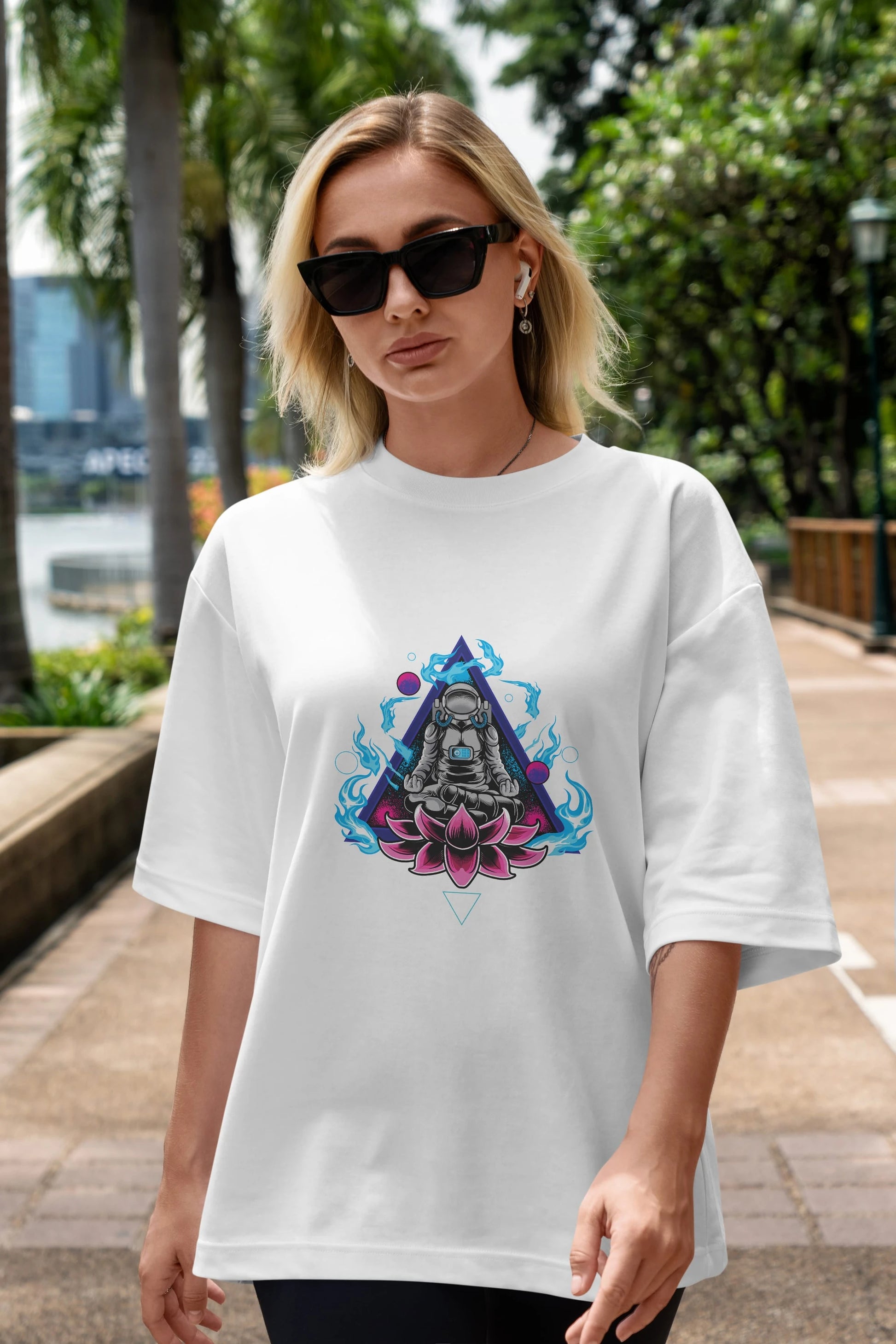 Astronaut Meditation Sticker Ön Baskılı Oversize t-shirt Erkek Kadın Unisex