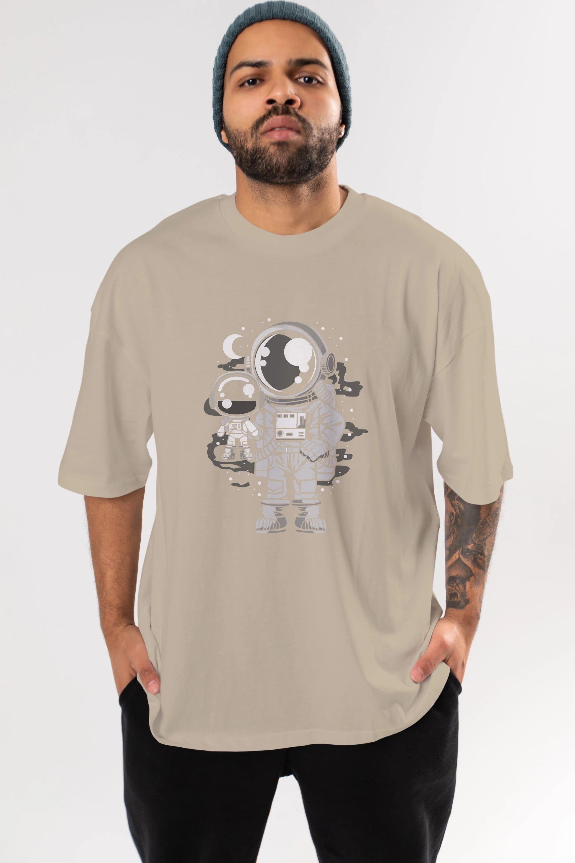 Astronaut And His Doll Ön Baskılı Oversize t-shirt Erkek Kadın Unisex