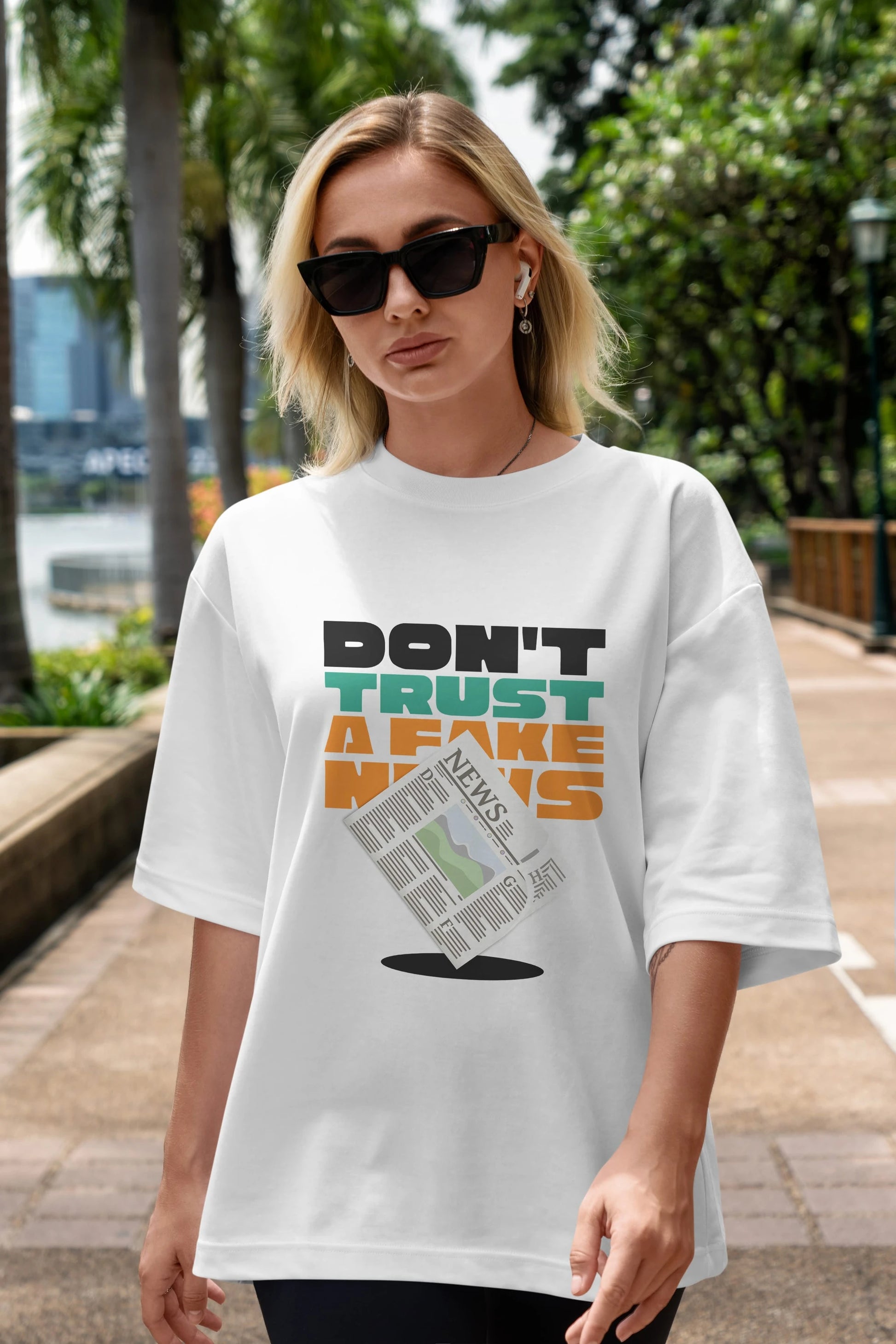 Dont Trust a Fake News Yazılı Ön Baskılı Oversize t-shirt Erkek Kadın Unisex