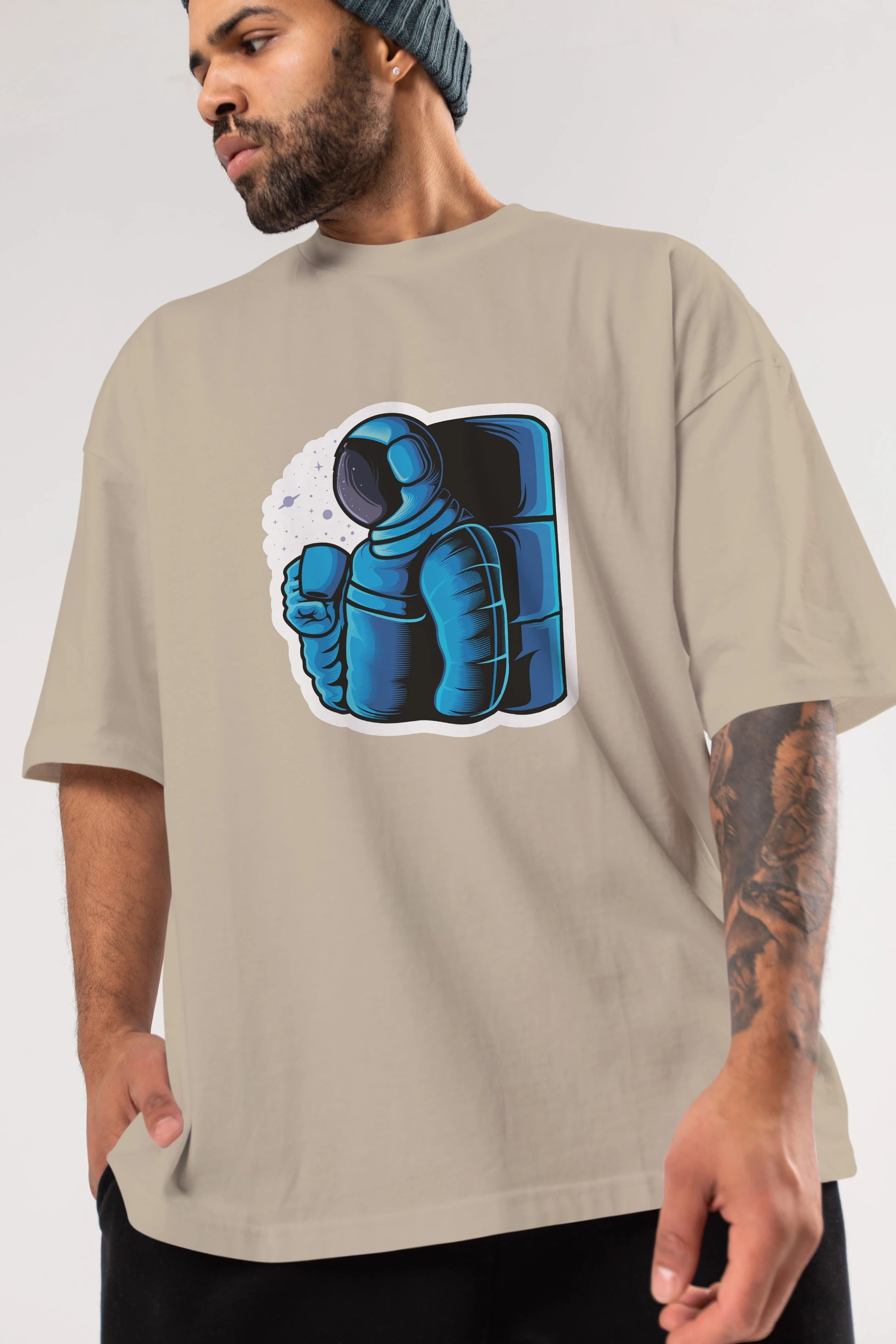 Drinking coffee in space sticker Ön Baskılı Oversize t-shirt Erkek Kadın Unisex