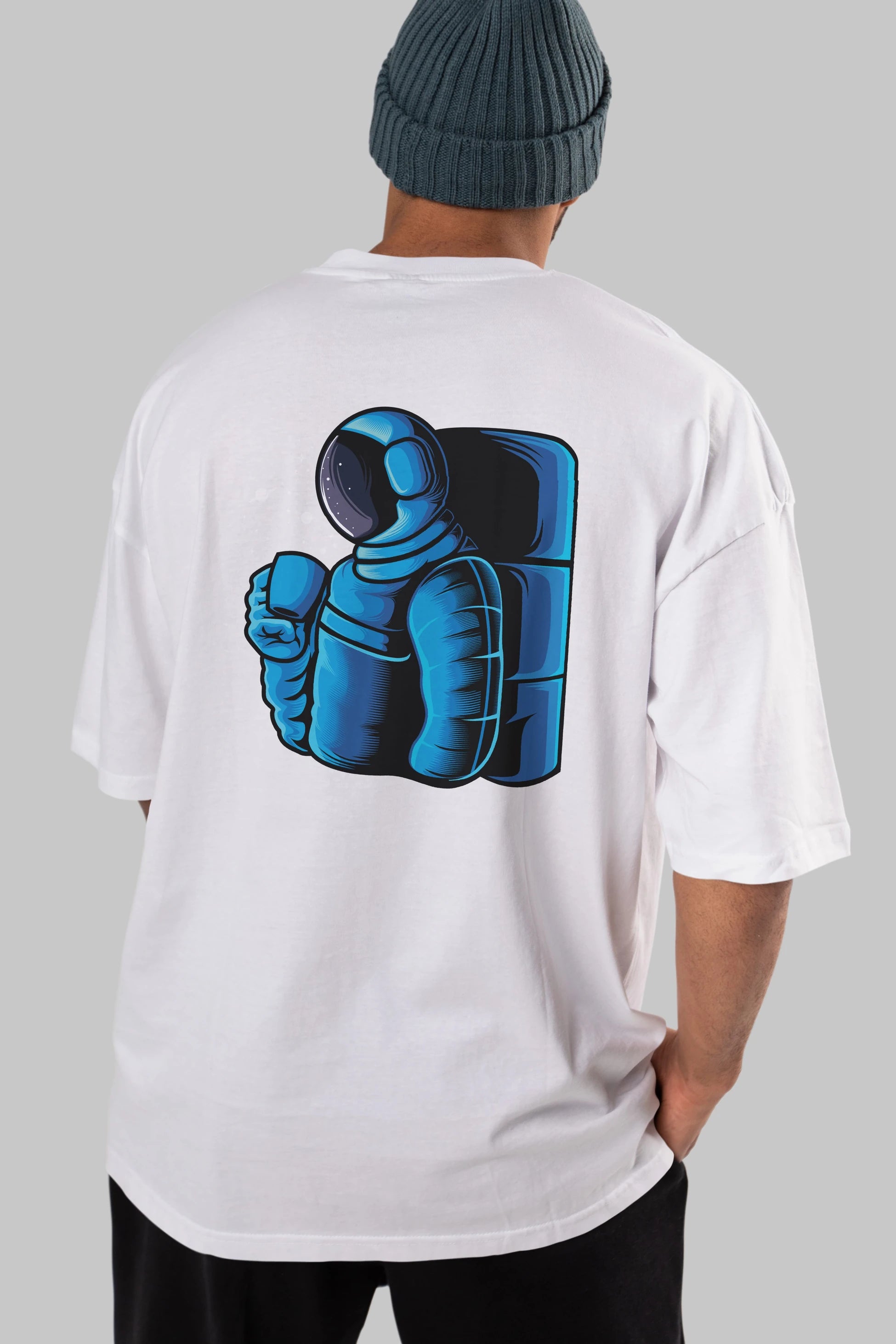Drinking coffee in space Arka Baskılı Oversize t-shirt Erkek Kadın Unisex