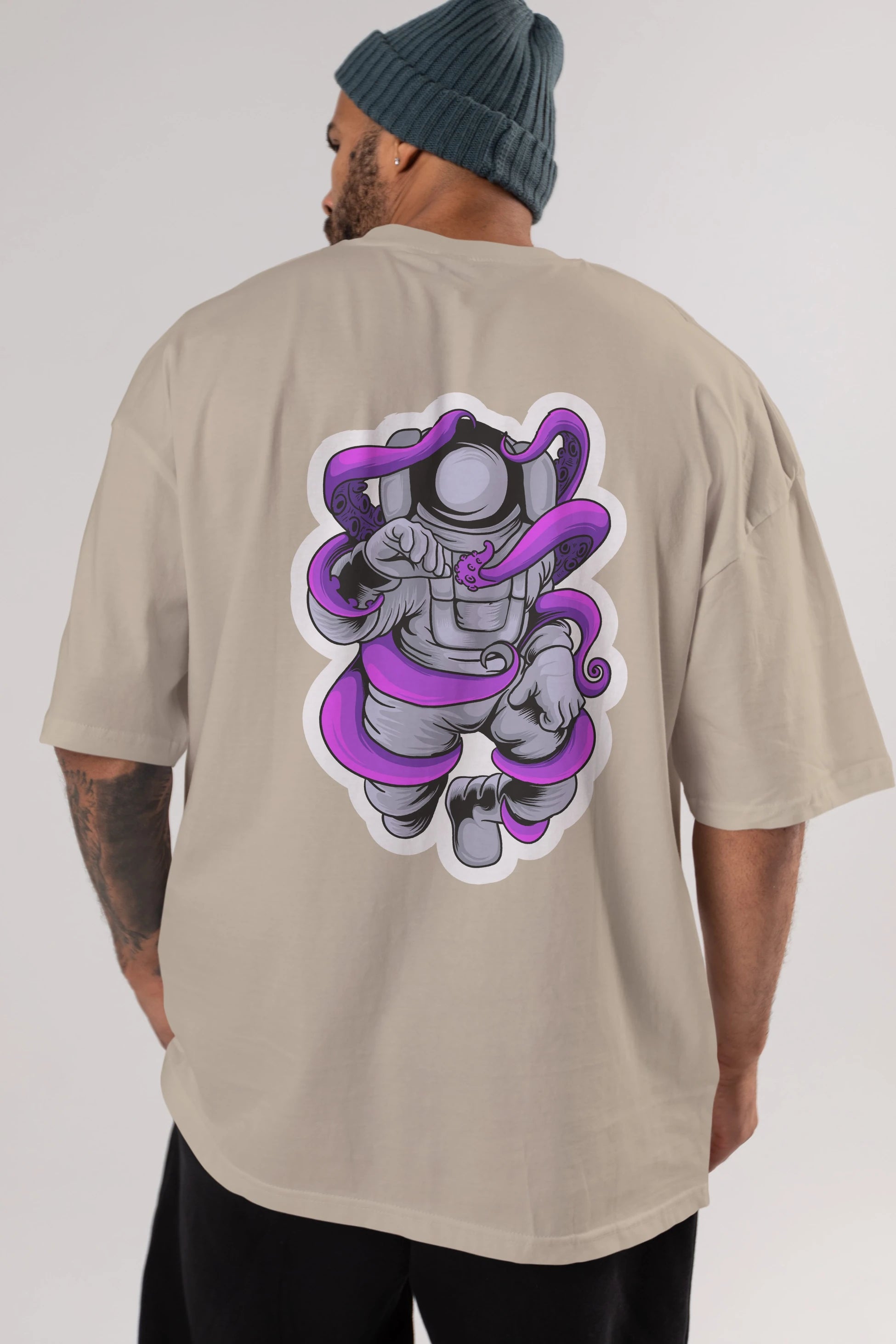 Astronaut fighting octopus sticker Arka Baskılı Oversize t-shirt Erkek Kadın Unisex