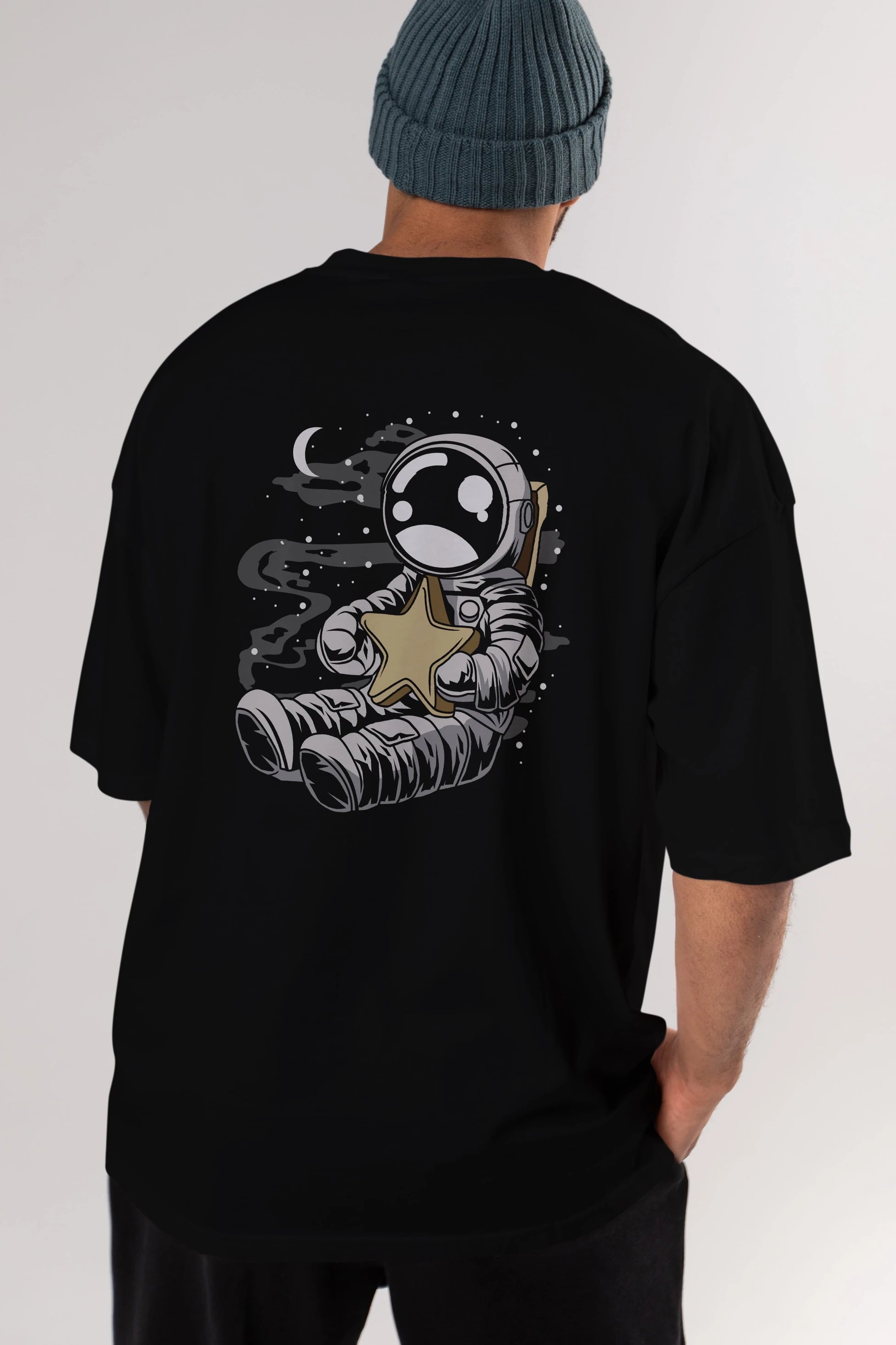 Astronaut Holding The Star Arka Baskılı Oversize t-shirt Erkek Kadın Unisex