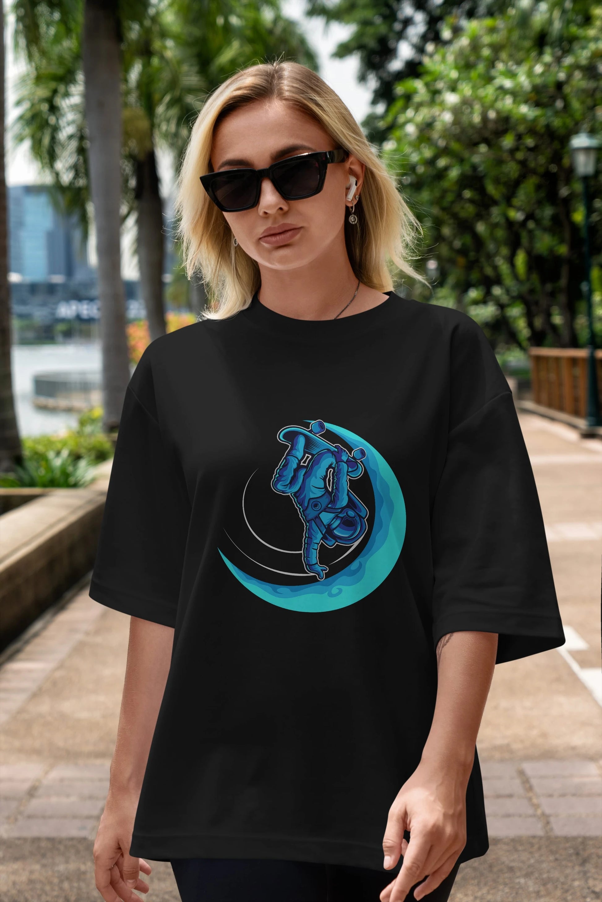 Skating on the moon Ön Baskılı Oversize t-shirt Erkek Kadın Unisex