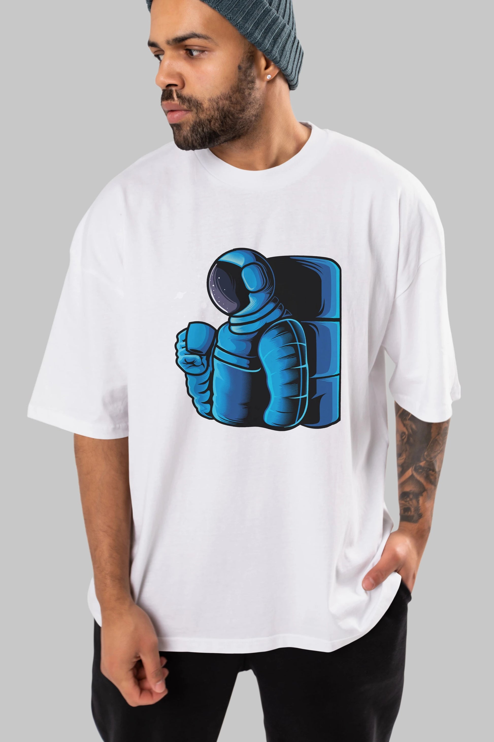 Drinking coffee in space Ön Baskılı Oversize t-shirt Erkek Kadın Unisex