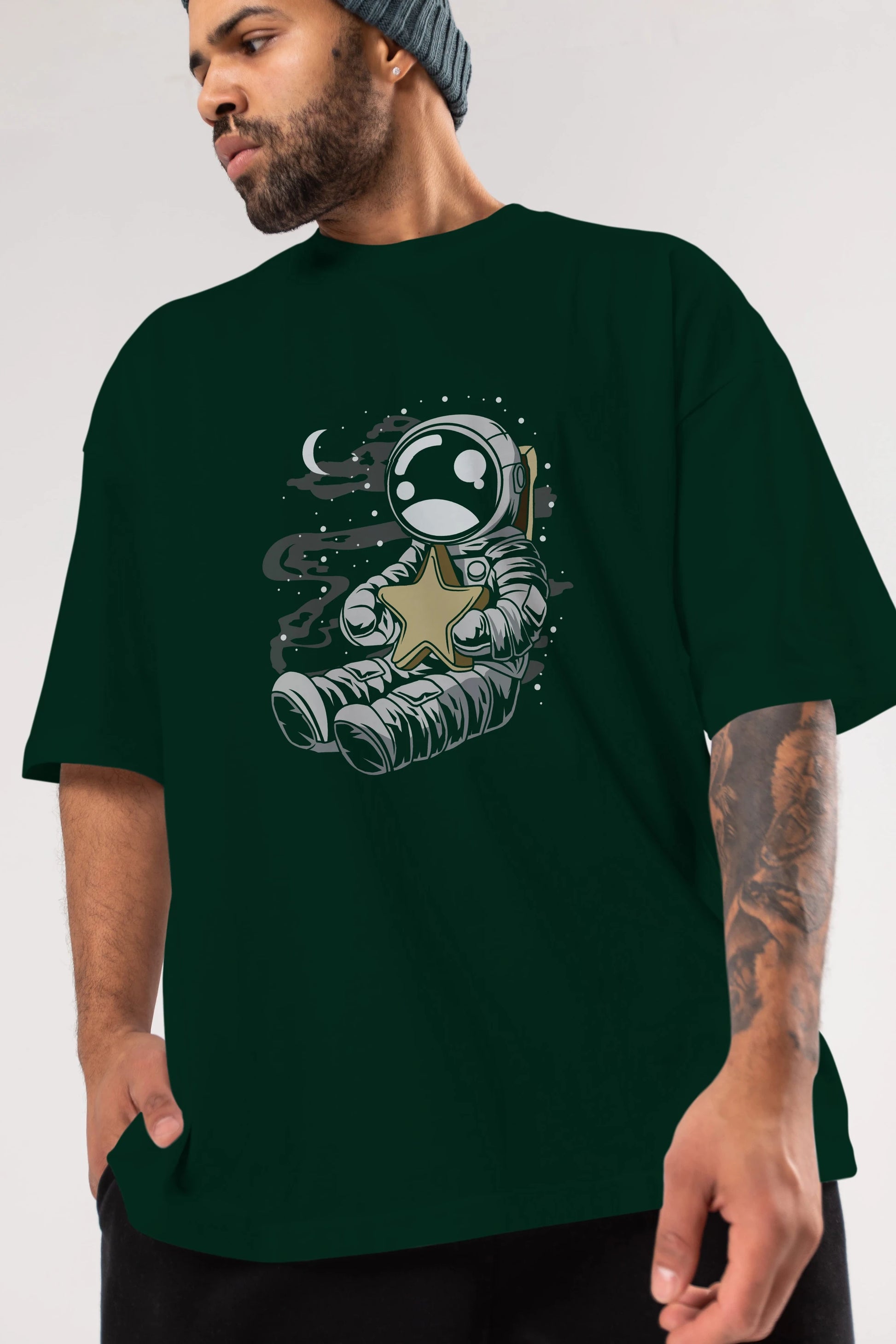 Astronaut Holding The Star Ön Baskılı Oversize t-shirt Erkek Kadın Unisex