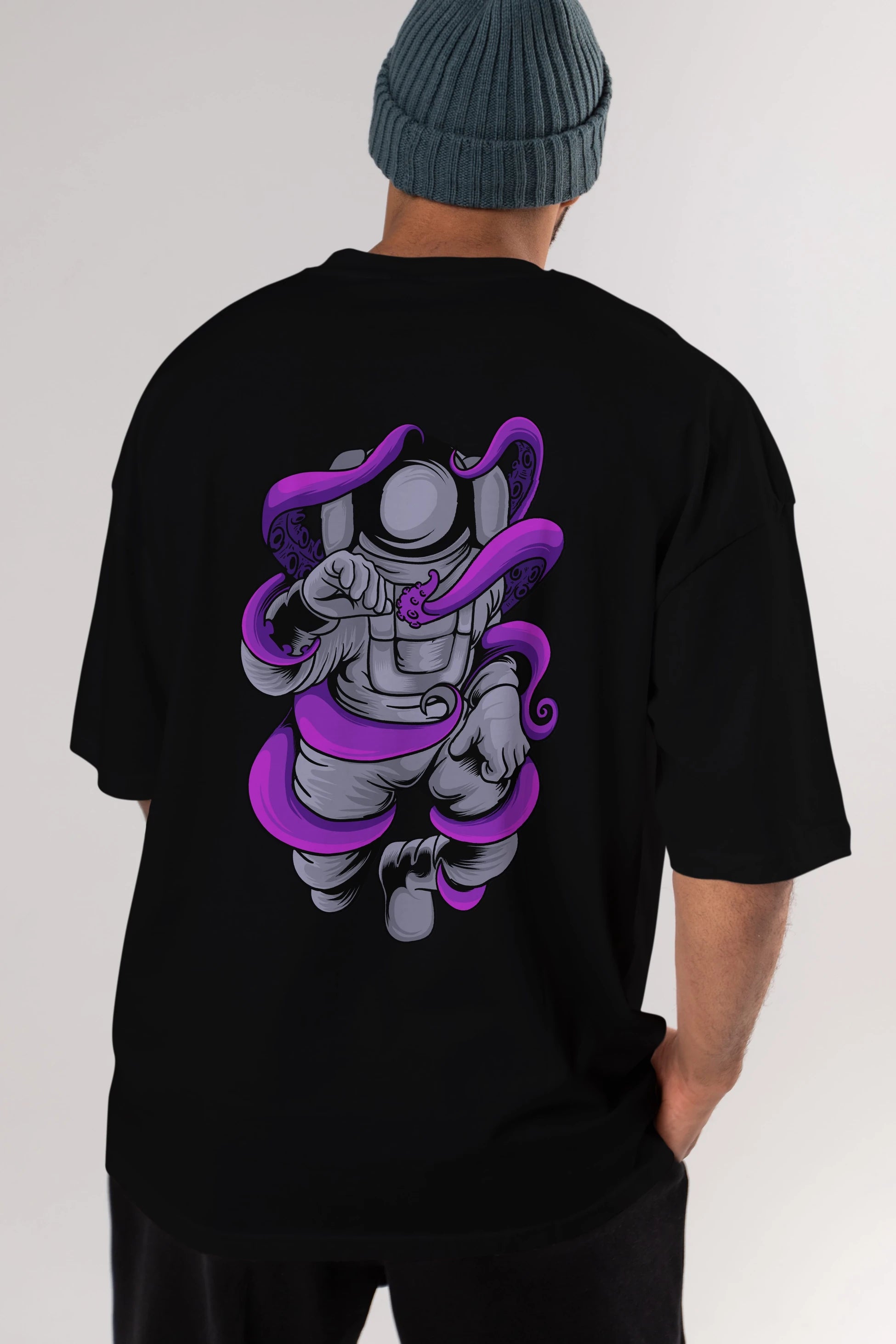 Astronaut fighting octopus Arka Baskılı Oversize t-shirt Erkek Kadın Unisex