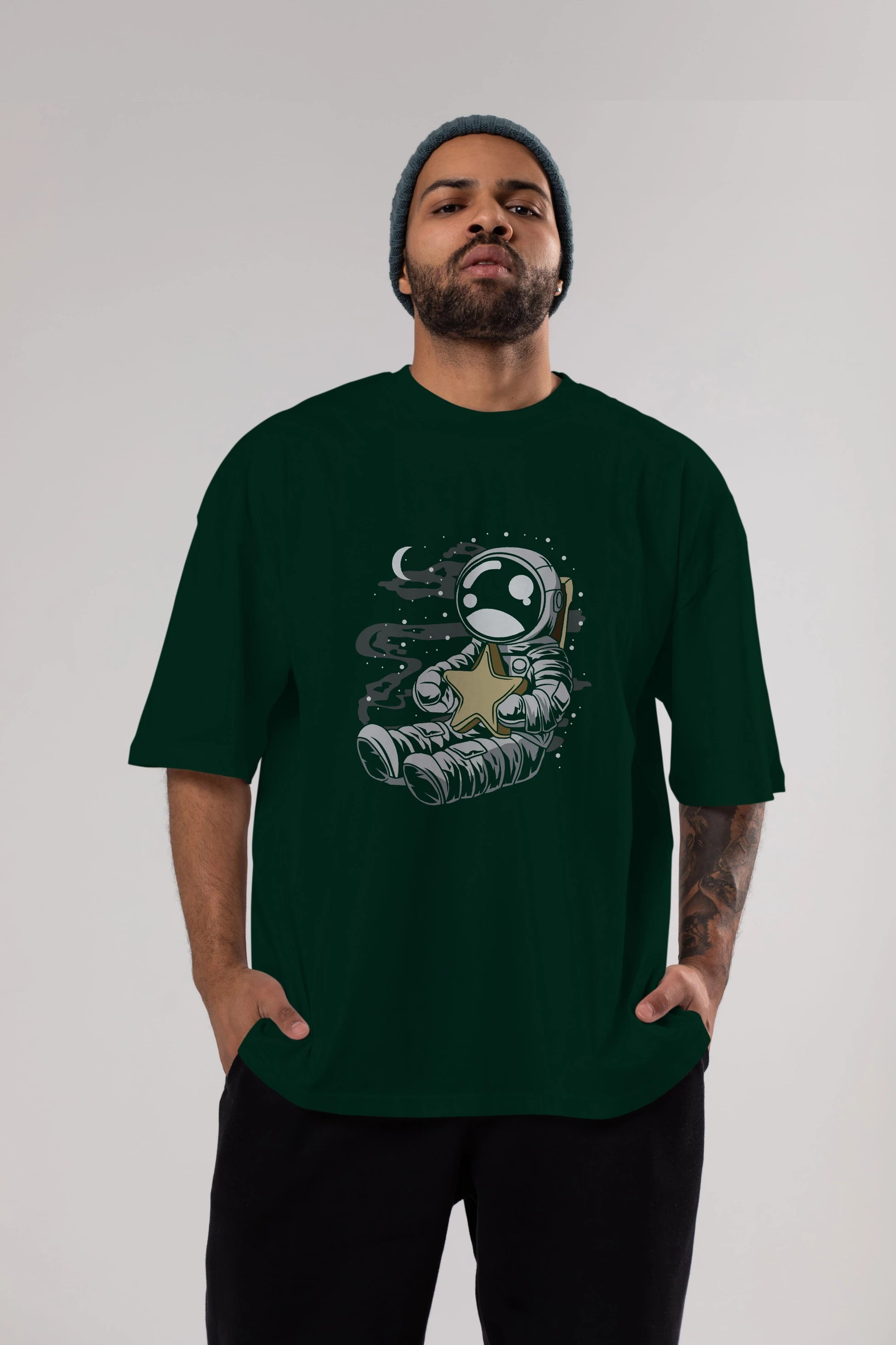 Astronaut Holding The Star Ön Baskılı Oversize t-shirt Erkek Kadın Unisex