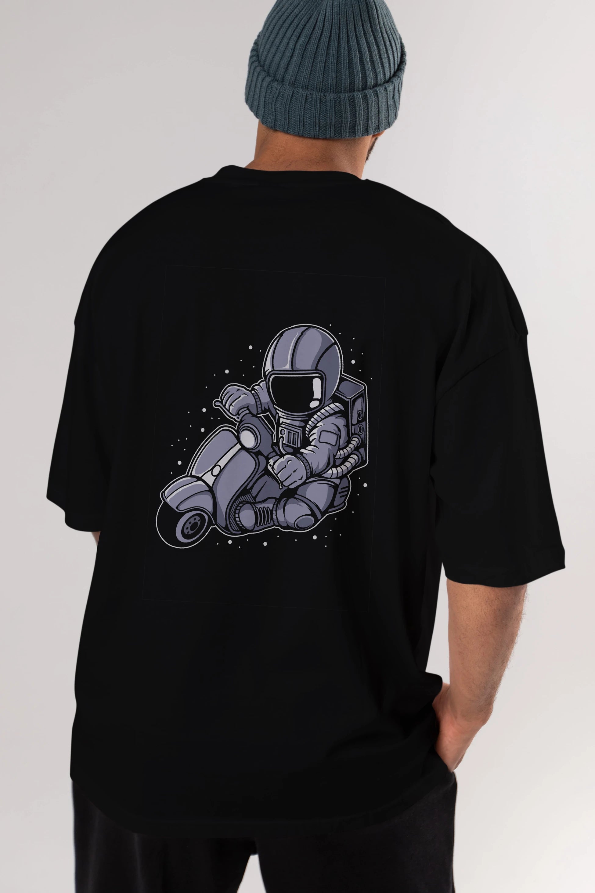 Astronaut Scooter (2) Arka Baskılı Oversize t-shirt Erkek Kadın Unisex