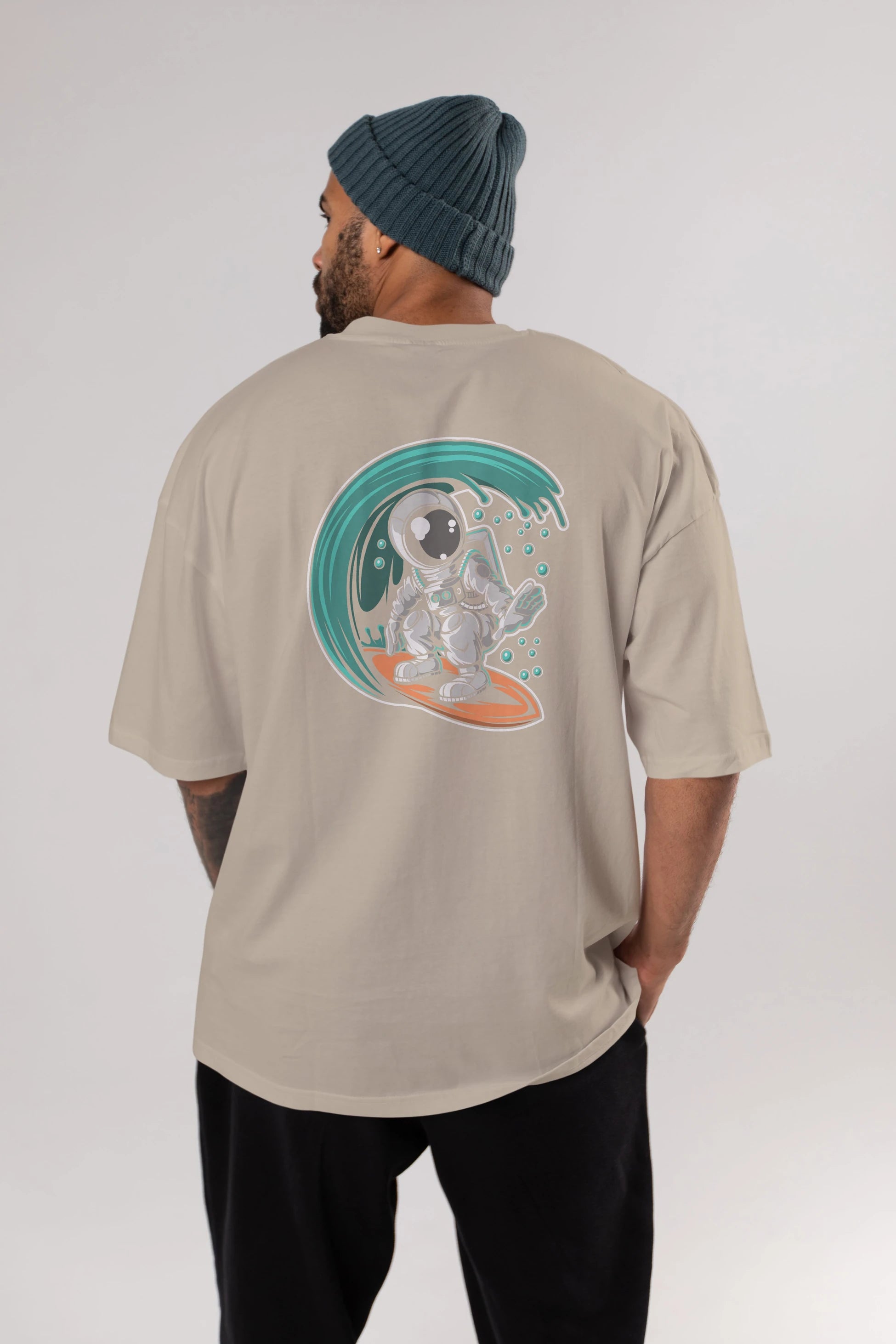Astronaut Surfing Arka Baskılı Oversize t-shirt Erkek Kadın Unisex