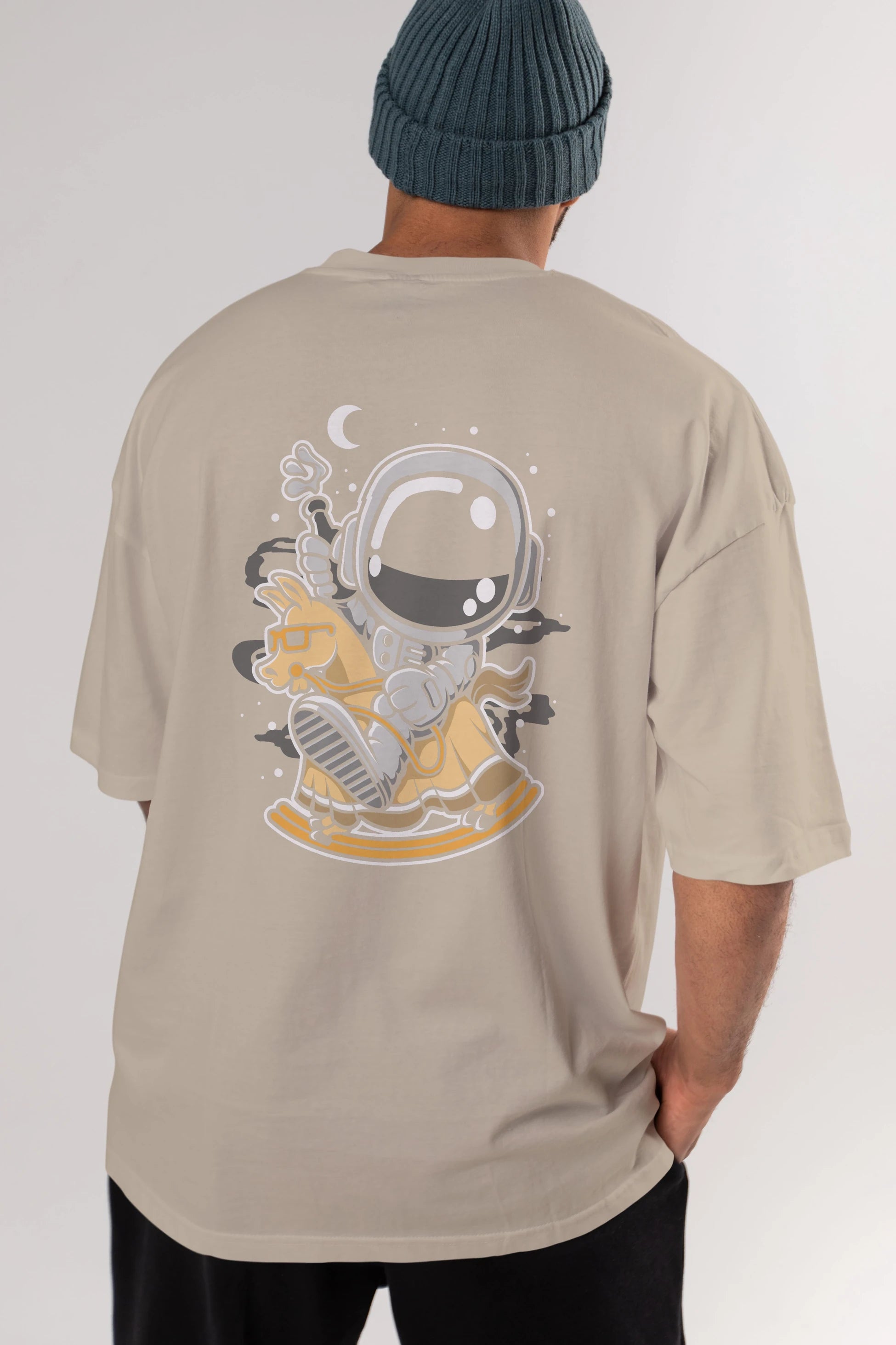 Astronaut RidingToy Horse Arka Baskılı Oversize t-shirt Erkek Kadın Unisex