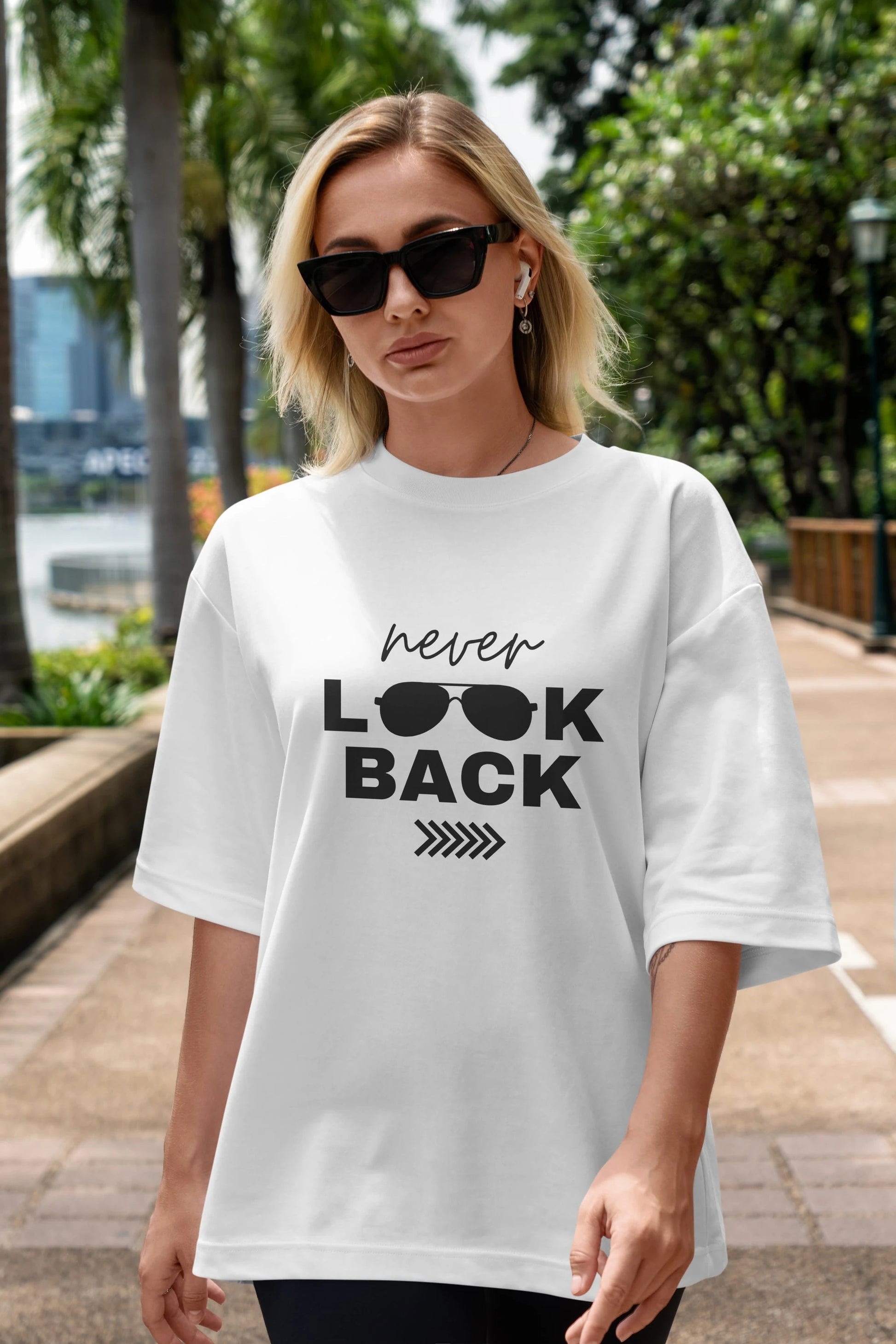 Never Look Back Yazılı Ön Baskılı Oversize t-shirt Erkek Kadın Unisex