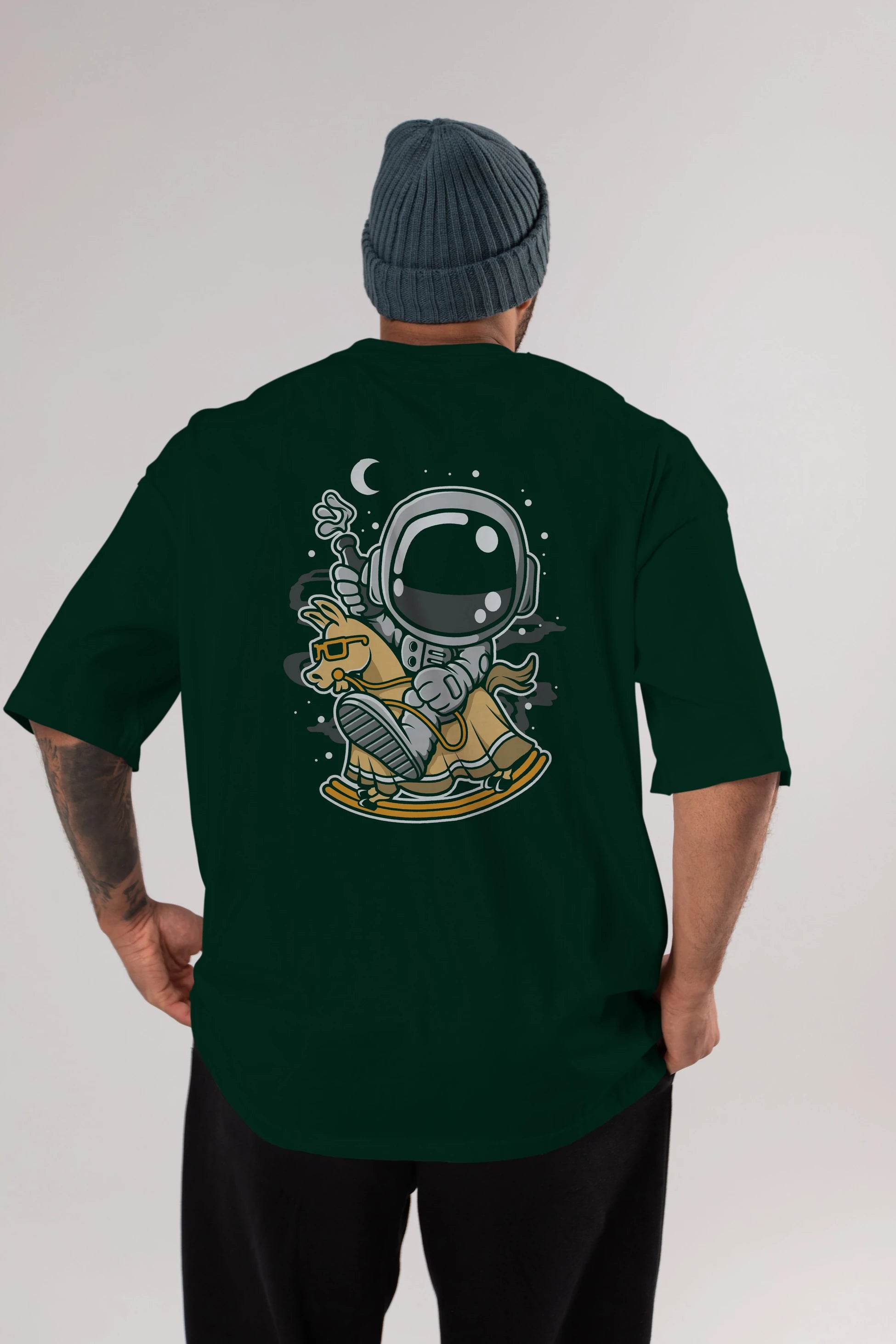 Astronaut RidingToy Horse Arka Baskılı Oversize t-shirt Erkek Kadın Unisex