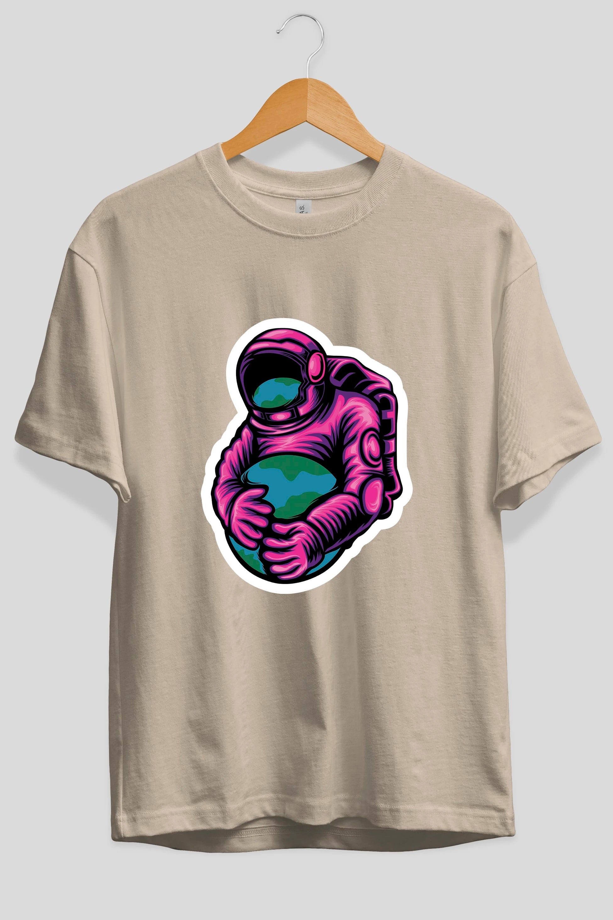 Astronaut Holding Up The Earth Sticker Ön Baskılı Oversize t-shirt Erkek Kadın Unisex