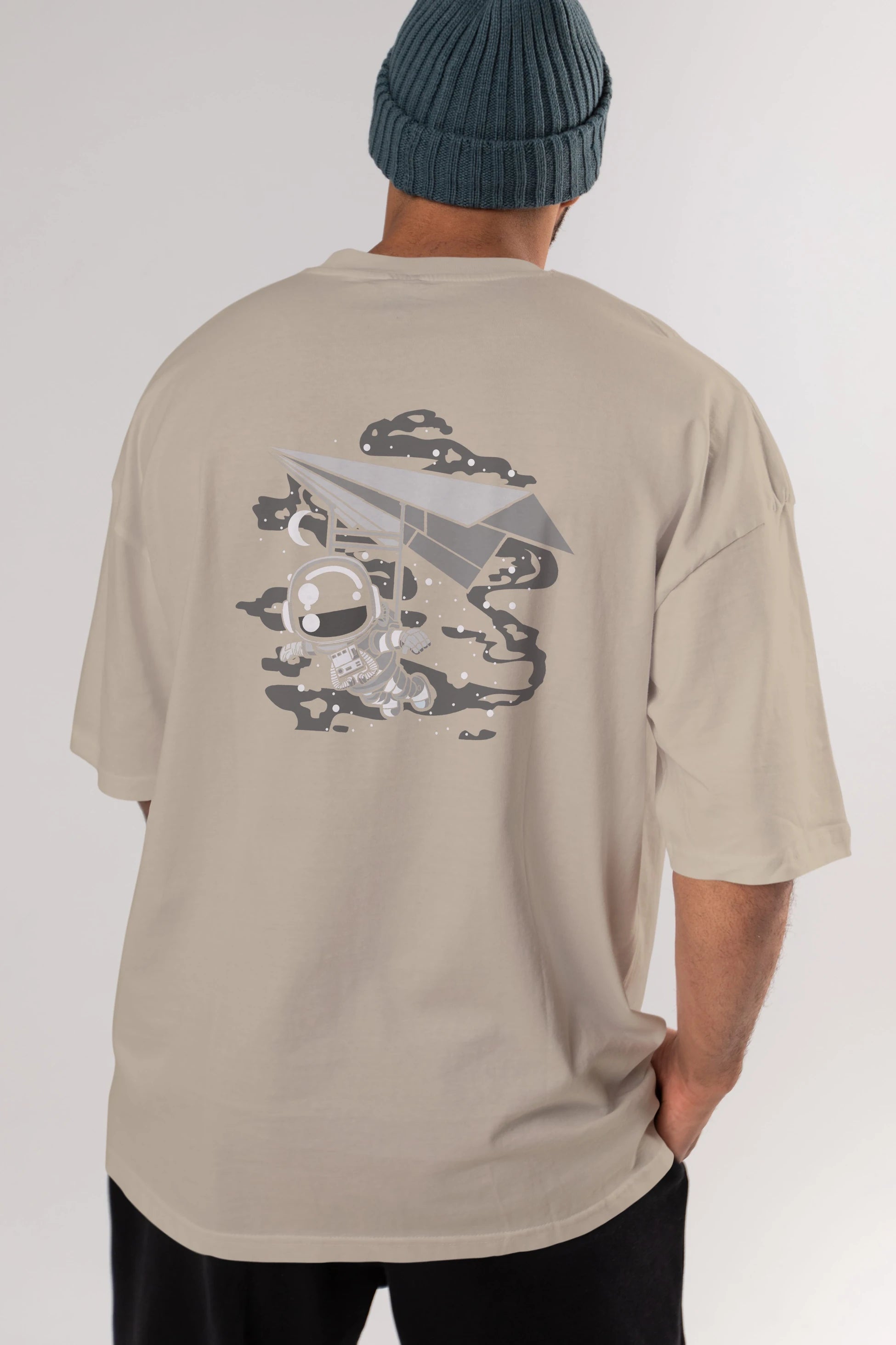 Astronaut Flying Arka Baskılı Oversize t-shirt Erkek Kadın Unisex