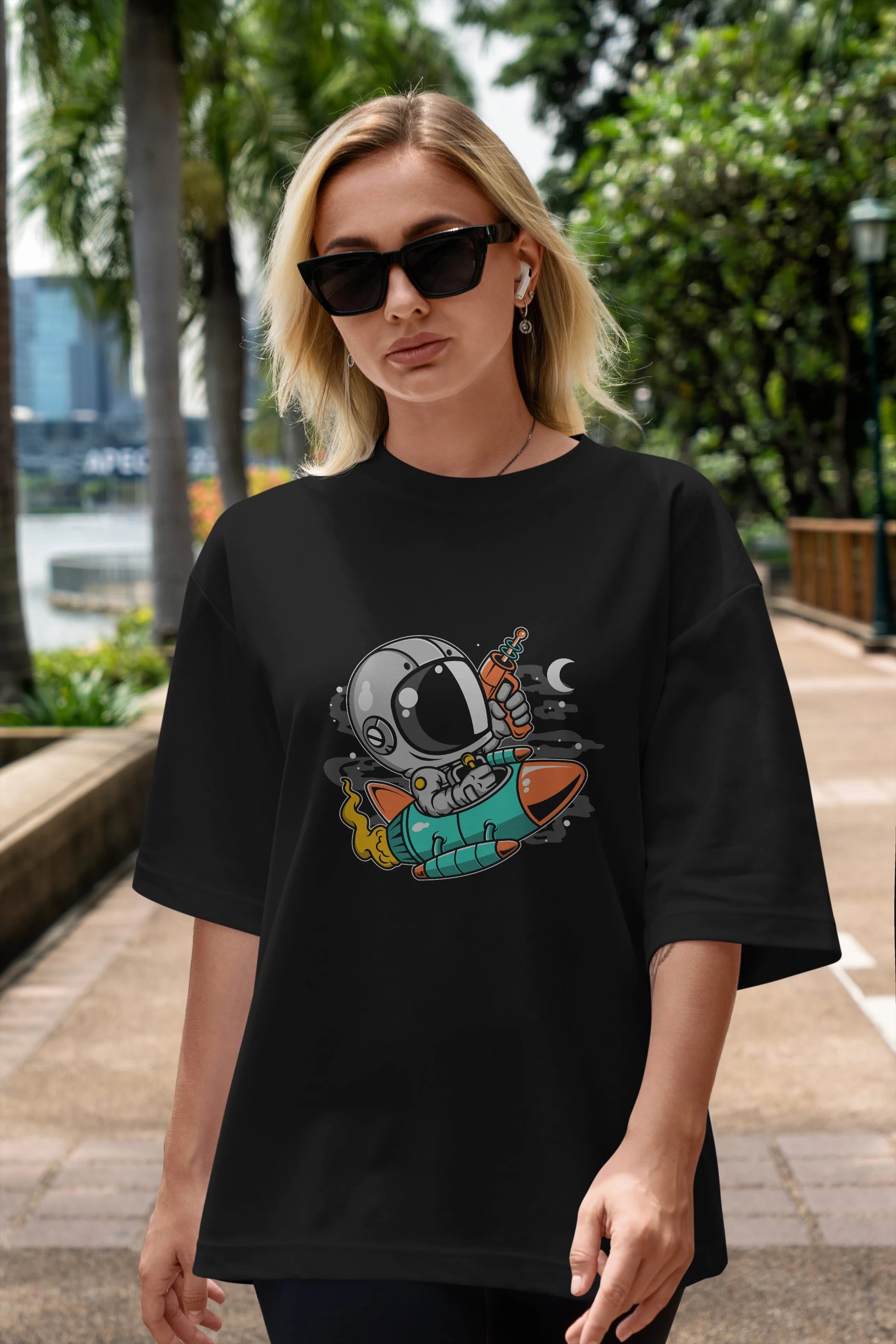 Astronaut Riding Rocket Ön Baskılı Oversize t-shirt Erkek Kadın Unisex